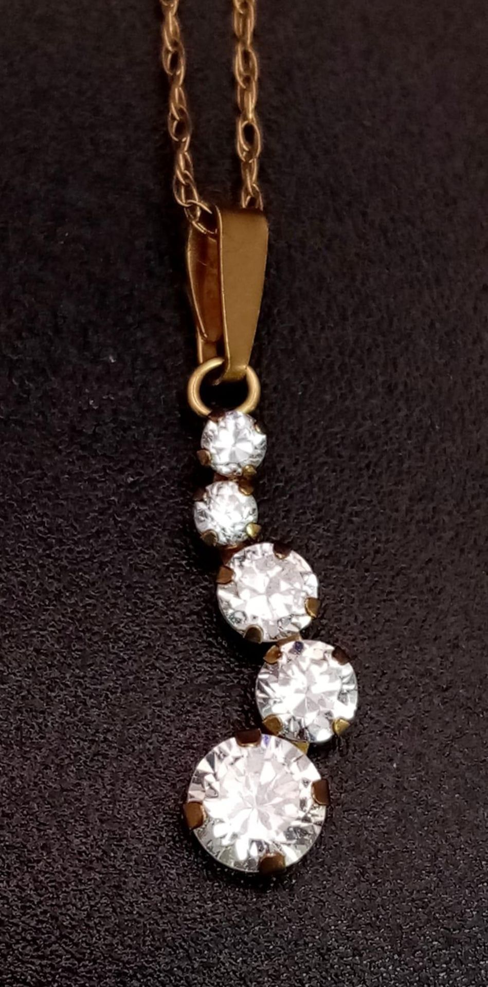 A 9K Yellow Gold White Stone Pendant on a 9K Yellow Gold Disappearing Necklace. 20mm and 44cm. 0.72g - Bild 2 aus 5