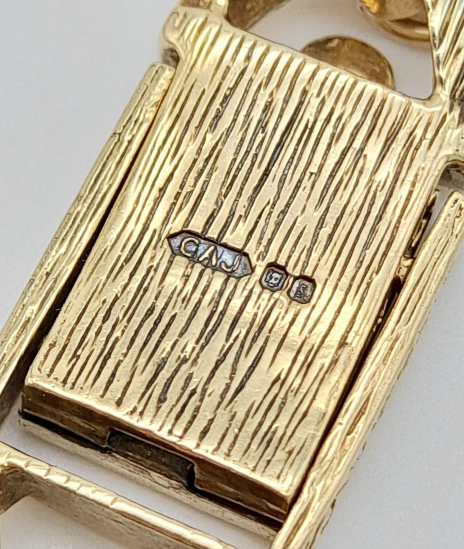 9k yellow gold heavy weight detailed curb bracelet, approx 24cm length, 48.5g weight - Image 5 of 5