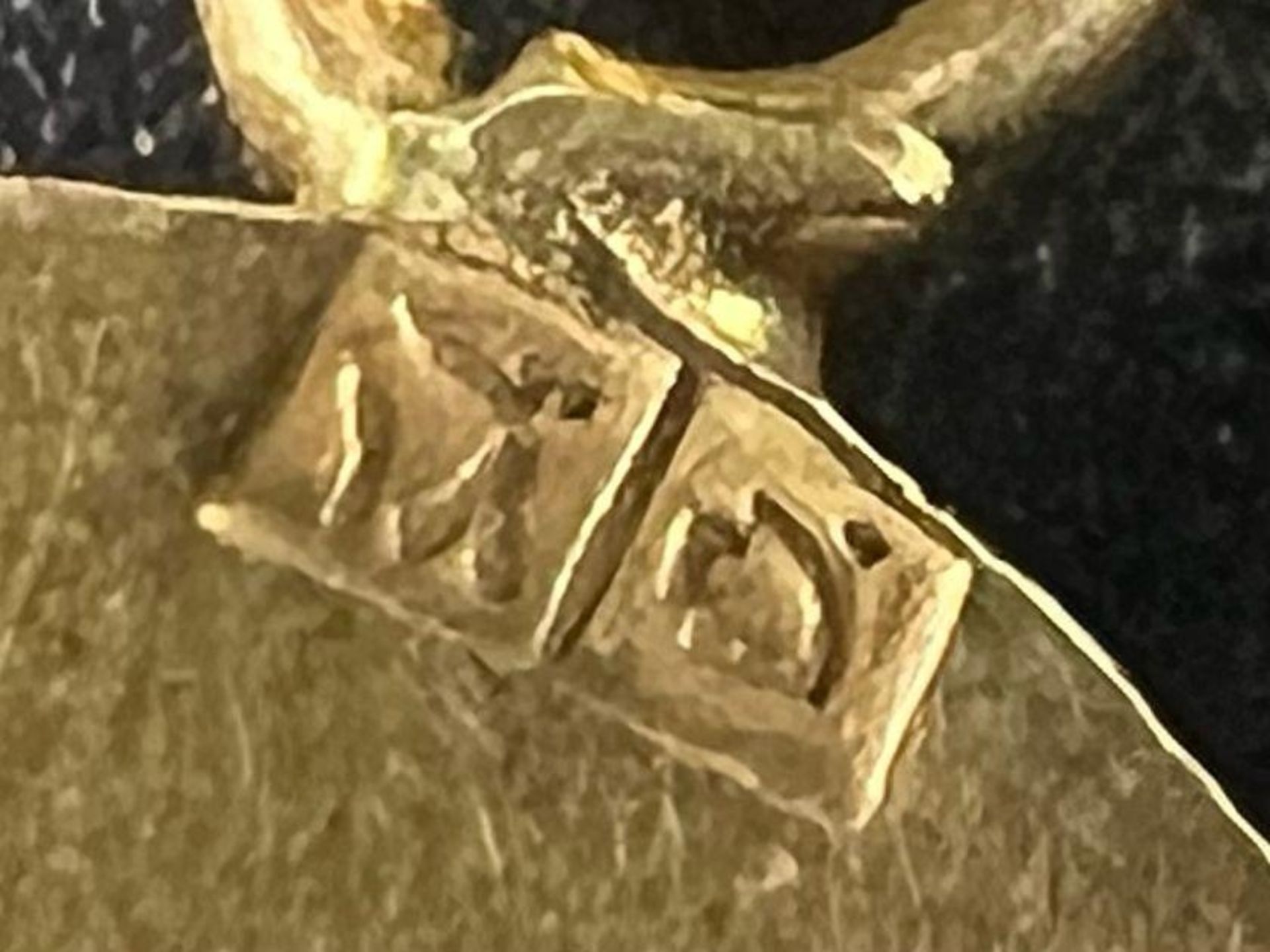 A Vintage Possibly Antique 9K Gold Celtic and Egyptian Themed Cartouche Pendant. 4cm. 3.05g - Image 3 of 3