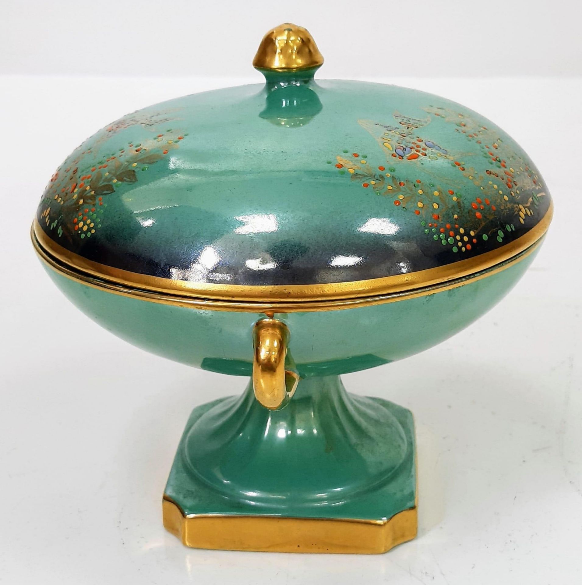 A Vintage Possibly Antique Empire of England Lidded Ceramic Vase. Green glaze with gilded touches. - Image 4 of 8
