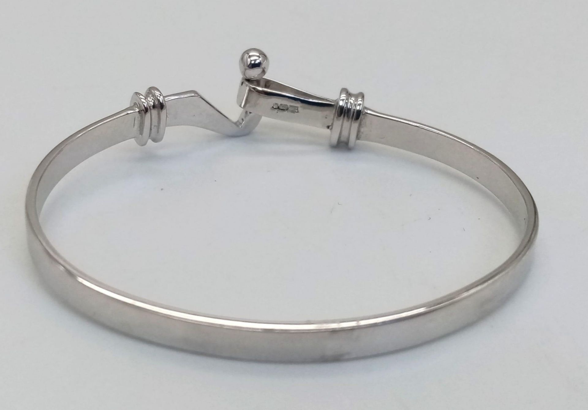 9k white gold baby bangle (4.5cm diameter width) 7.5g - Image 2 of 3