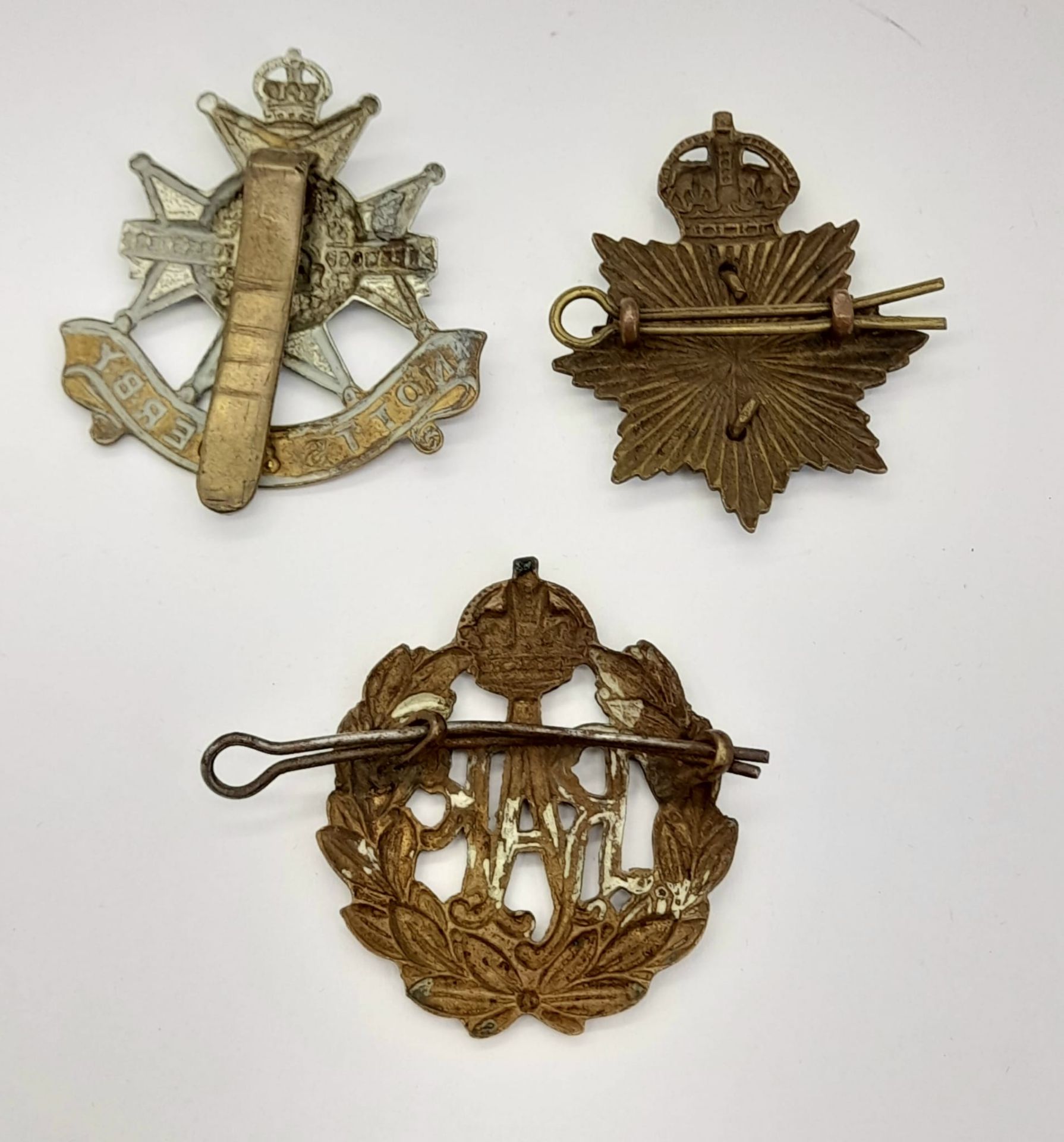 Three Military Cap Badges: R.A.F. beret cap badge, WW1 army service corp officers cap badge and a - Image 3 of 4