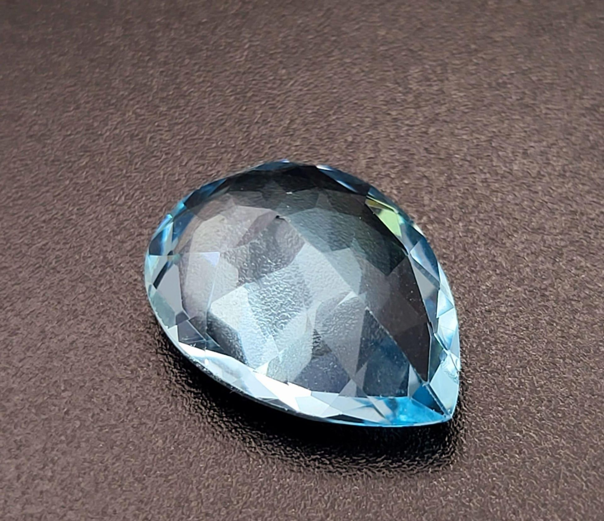 An 11.40ct Natural Blue Topaz Gemstone. GFCO Swiss Certification Included. - Bild 2 aus 5