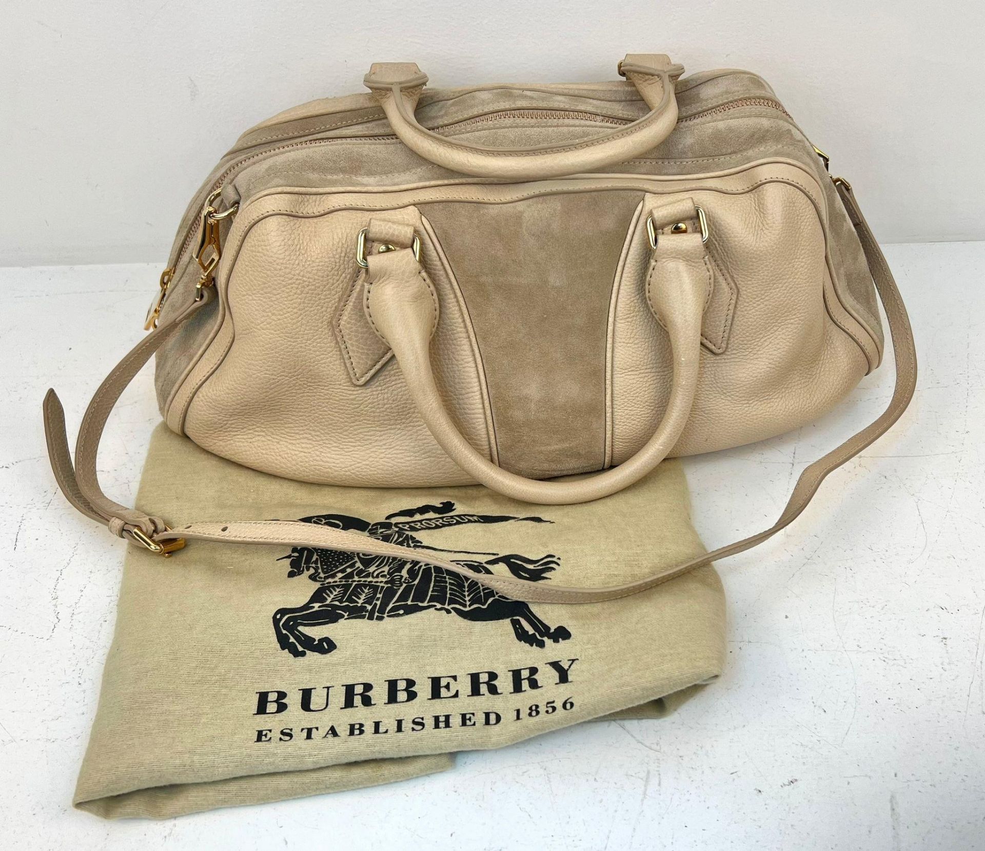 A Burberry Leather and Suede Satchel Bag. Beige soft leather and suede exterior. Shoulder/cross-body - Bild 2 aus 6