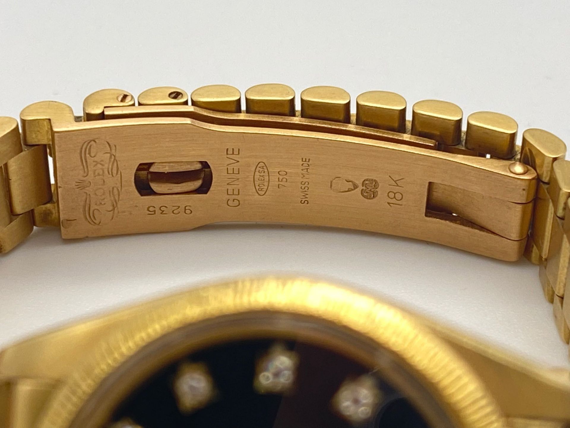 A 1980s Rolex Oyster Perpetual 18K Solid Gold and Diamond Datejust Ladies Watch - with Bark-Effect - Image 7 of 7