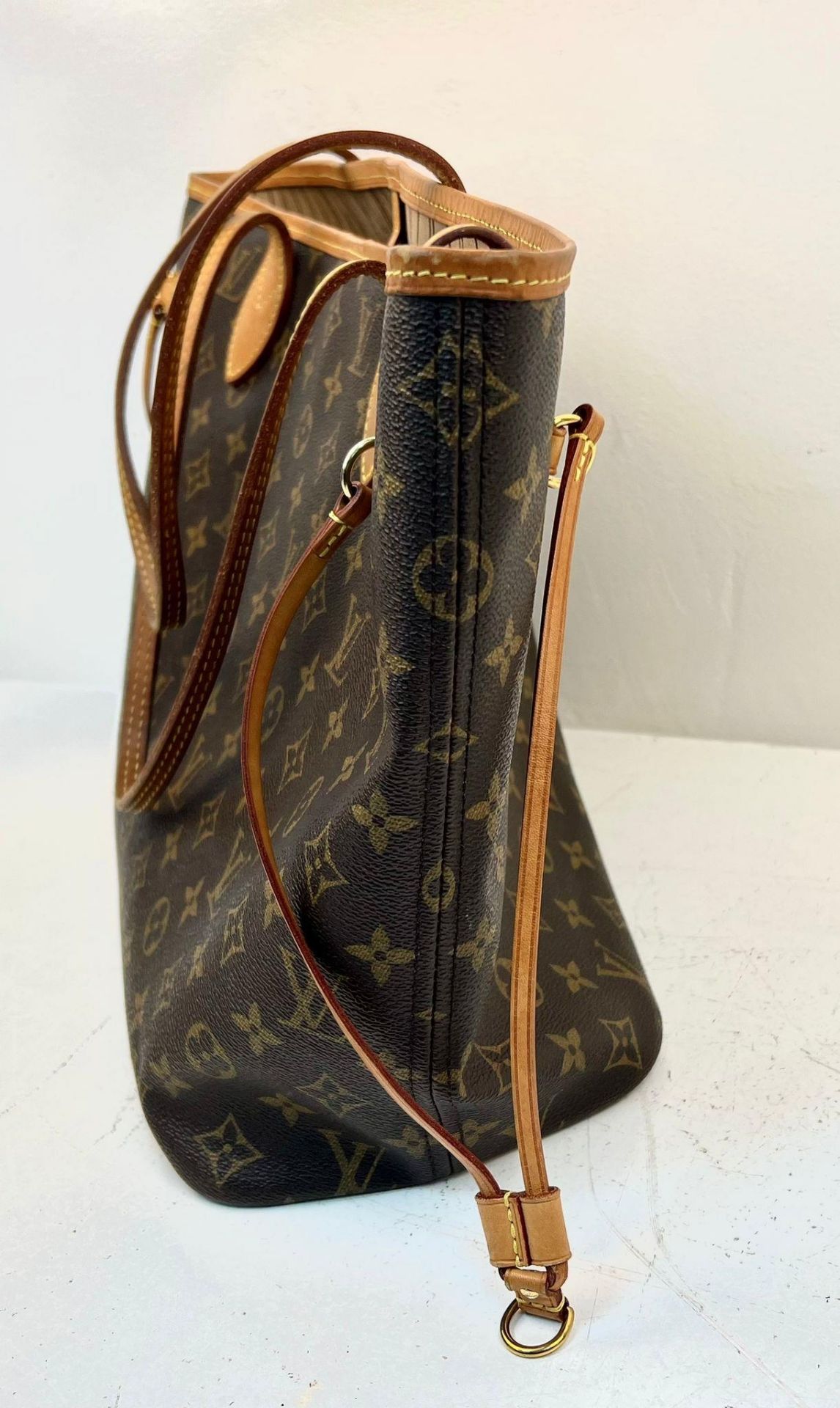 A Louis Vuitton Neverfull Tote Bag And LV Pouch! Brown monogram canvas exterior with leather handles - Bild 3 aus 7