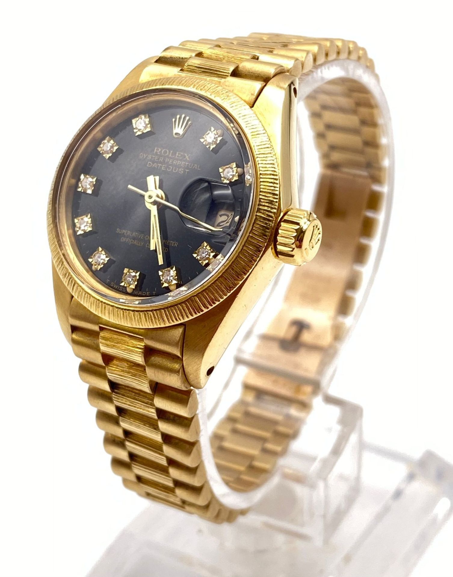 A 1980s Rolex Oyster Perpetual 18K Solid Gold and Diamond Datejust Ladies Watch - with Bark-Effect - Image 2 of 7