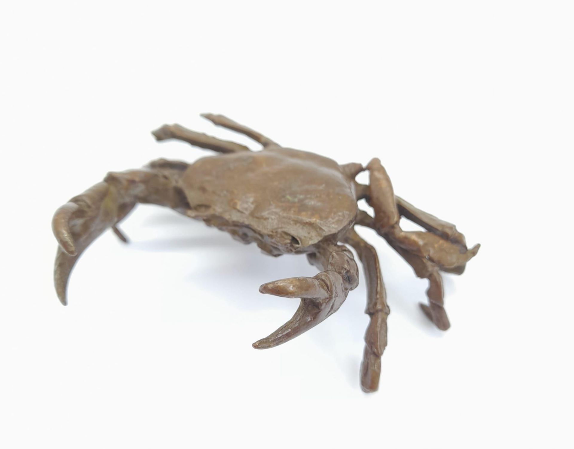 A majestic Japanese, highly detailed and very realistic bronze crab, presented in a mother of - Image 2 of 4