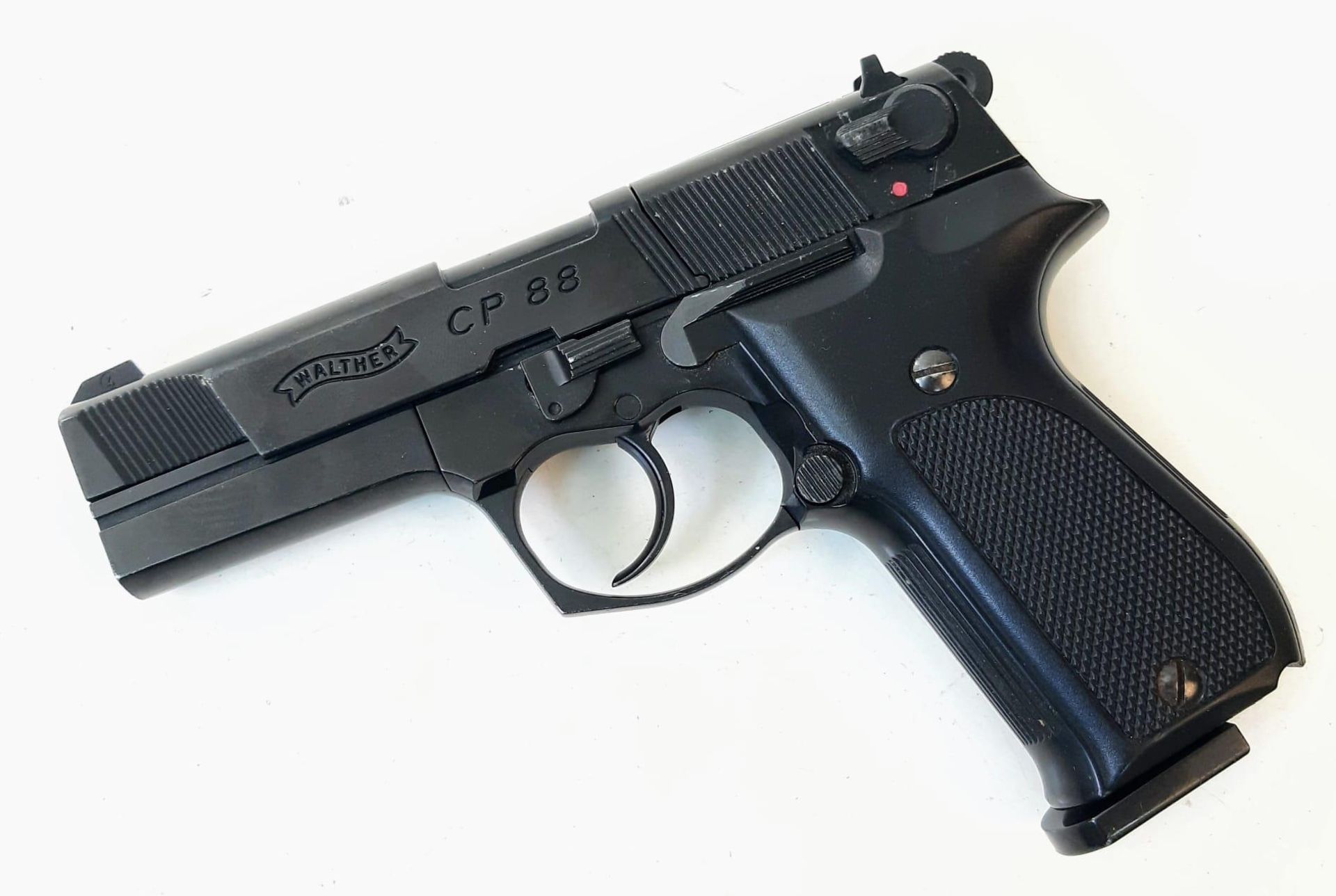 A CO2 POWERED 9 SHOT REPEATER AIR GUN MADE BY THE FAMOUS WALTHER COMPANY . .177cal MODEL CP88. No - Bild 2 aus 7