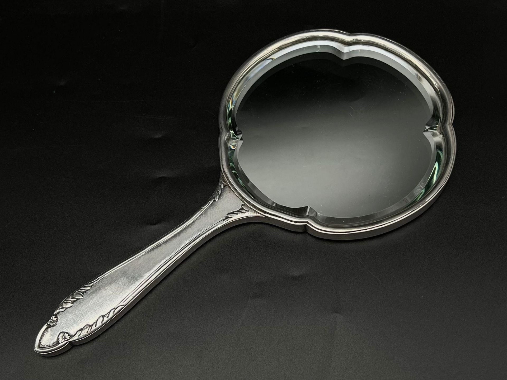 A 19th Century Silver Chinese Rosebud Hand Mirror With Makers Mark For Zee Sung. Total Weight