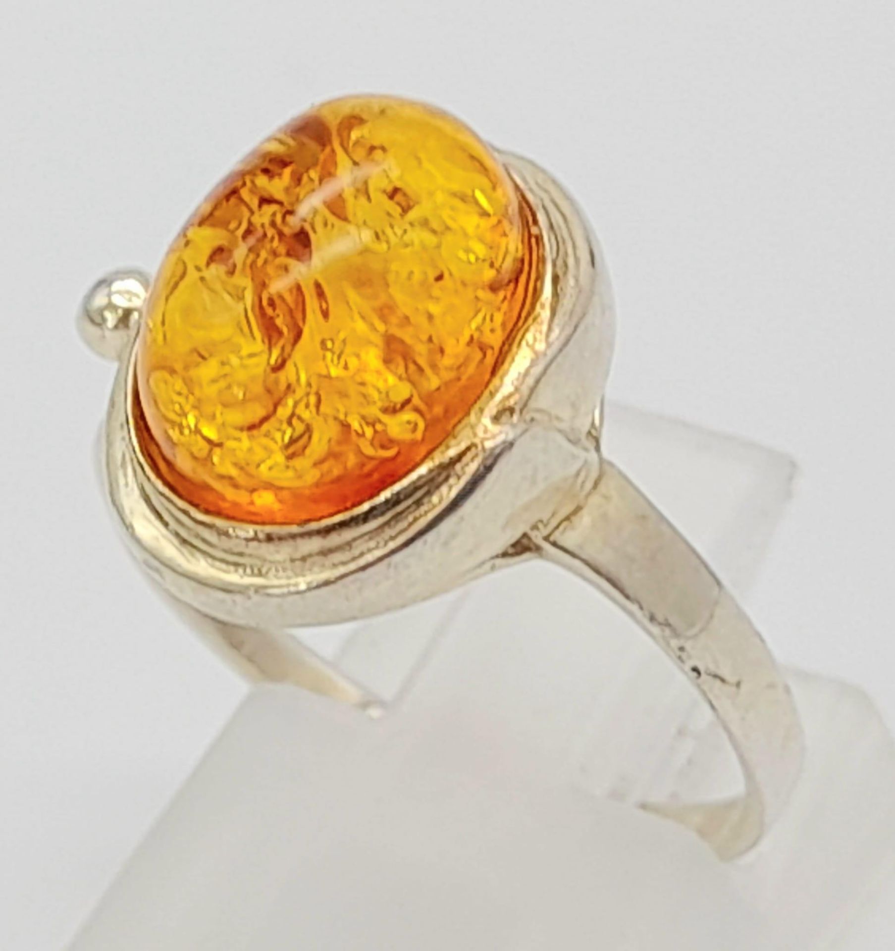 A Very Good Condition Modernist Design Sterling Silver Amber Cabochon Ring Size P. The Crown - Bild 3 aus 5