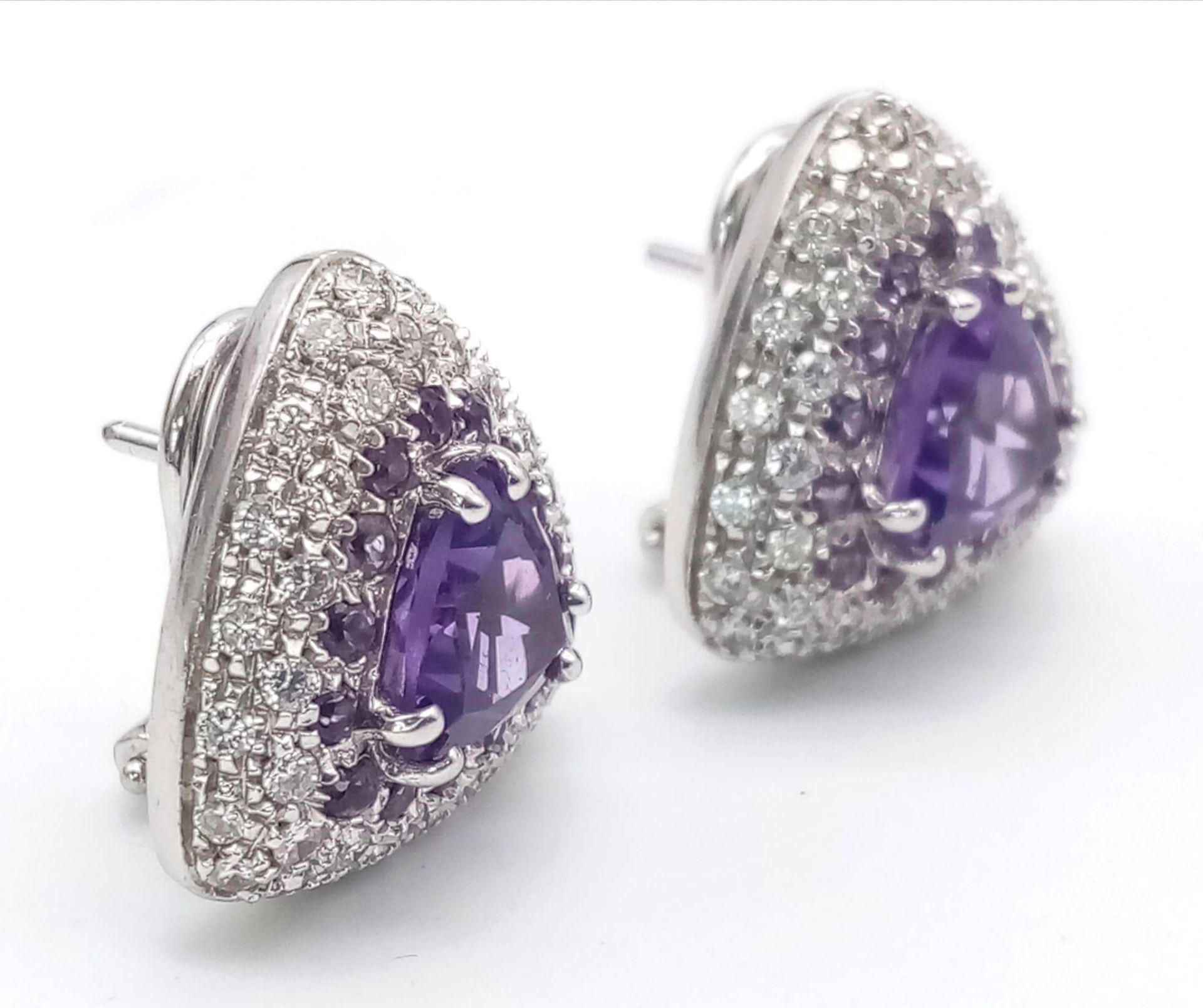 A FABULOUS 18K WHITE GOLD DIAMOND AND AMETHYST RING WITH MATCHING EARRINGS . 35.5gms - Image 9 of 12