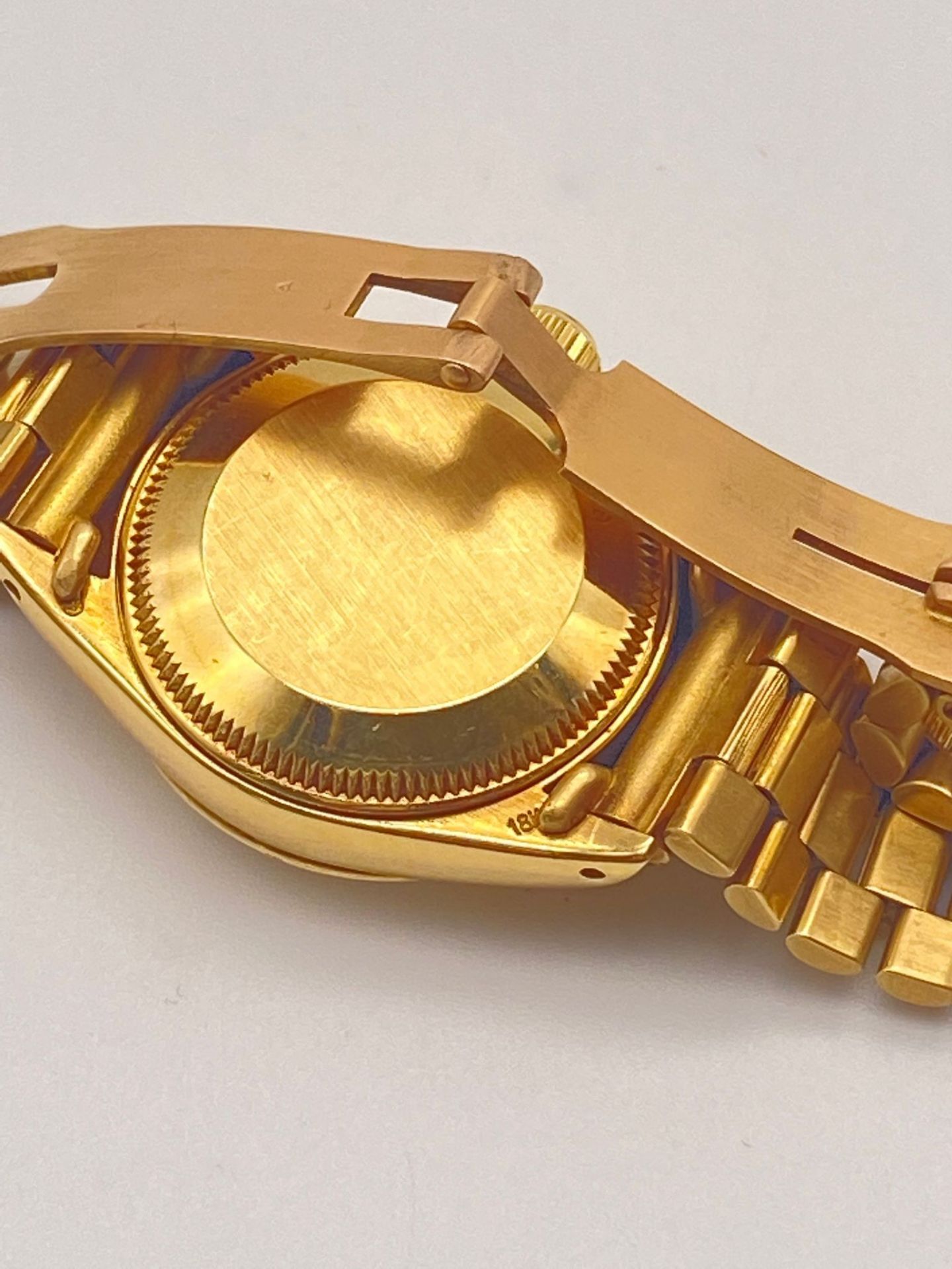 A 1980s Rolex Oyster Perpetual 18K Solid Gold and Diamond Datejust Ladies Watch - with Bark-Effect - Image 3 of 7