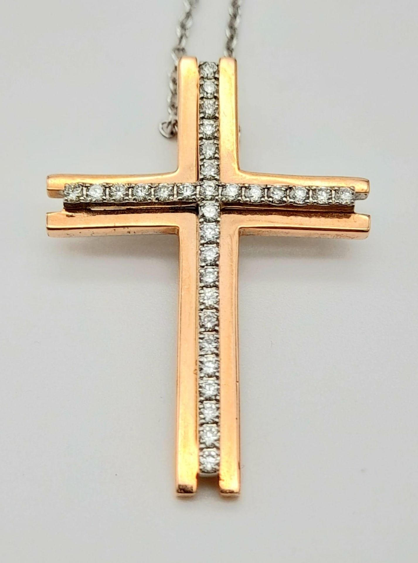 A 9K Rose Gold and Diamond Cross Pendant on a 9K White Gold Disappearing Necklace. Diamond encrusted - Bild 2 aus 5