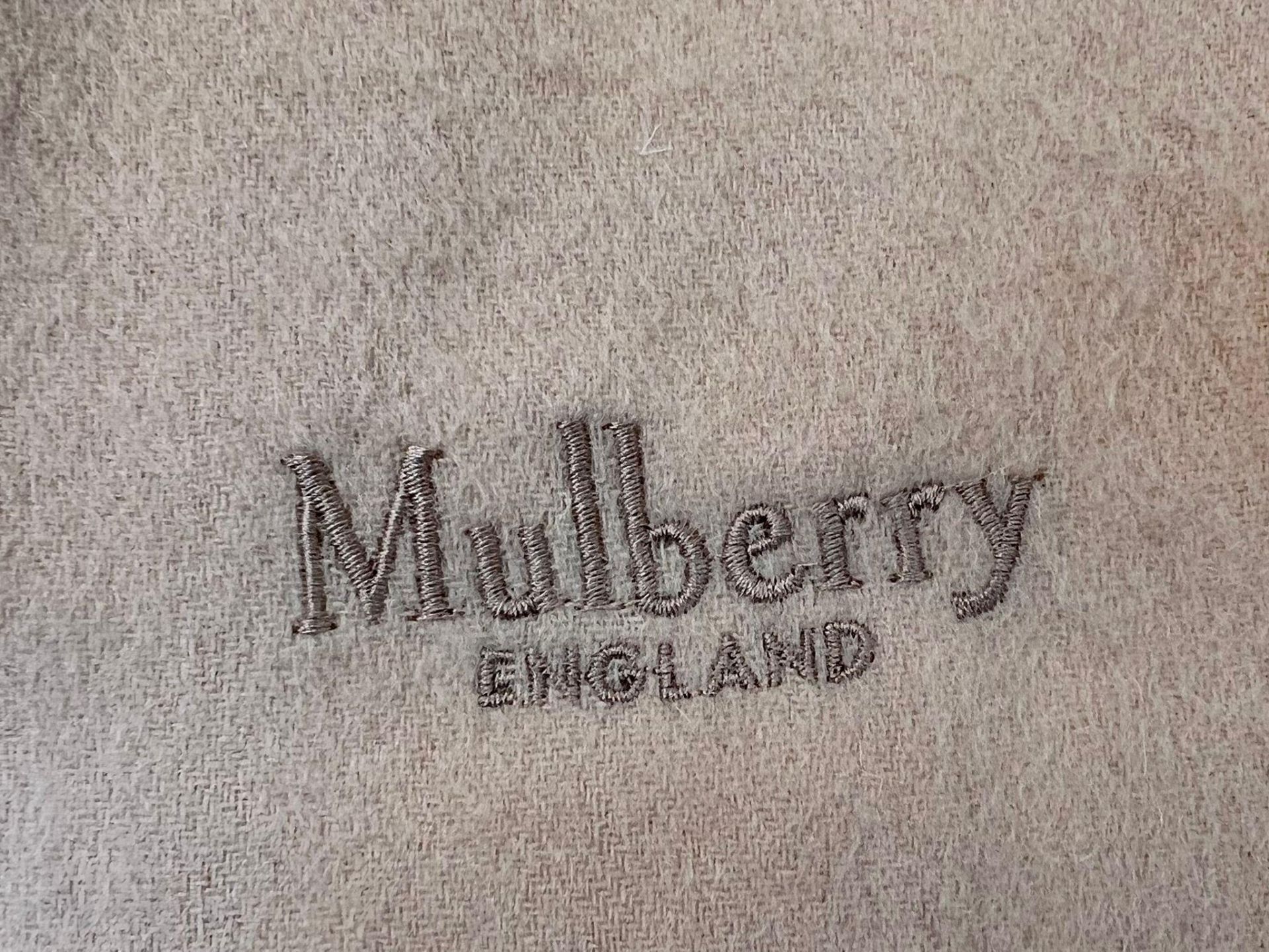 A Mulberry Lambswool Soft Pink Large Scarf. 70cm x 200cm. In very good condition but please see - Bild 3 aus 4