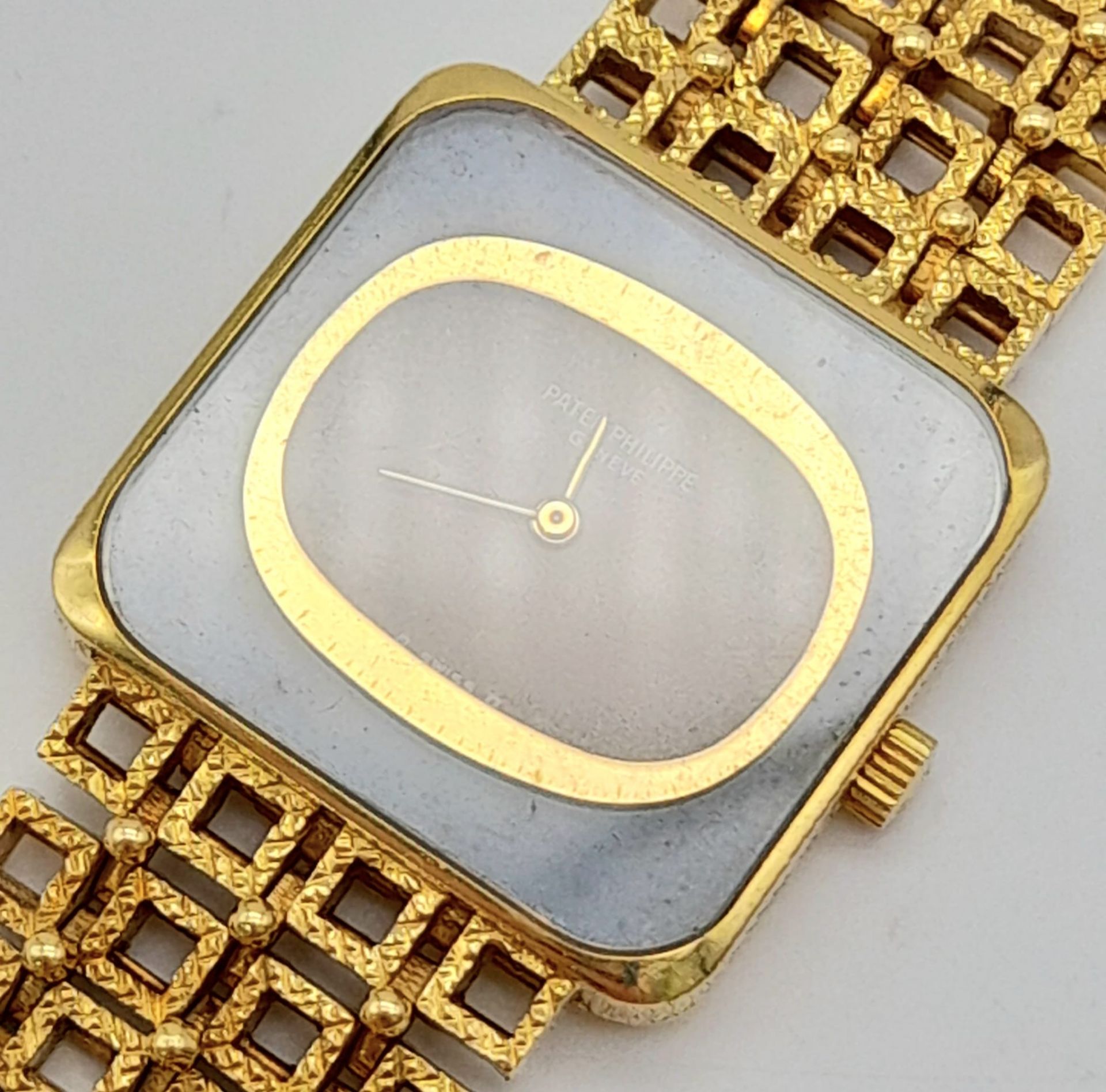 A Vintage 18K Gold Patek Phillipe Art Deco Style Dress Watch. 18K gold bracelet and case - 25mm. - Bild 2 aus 7