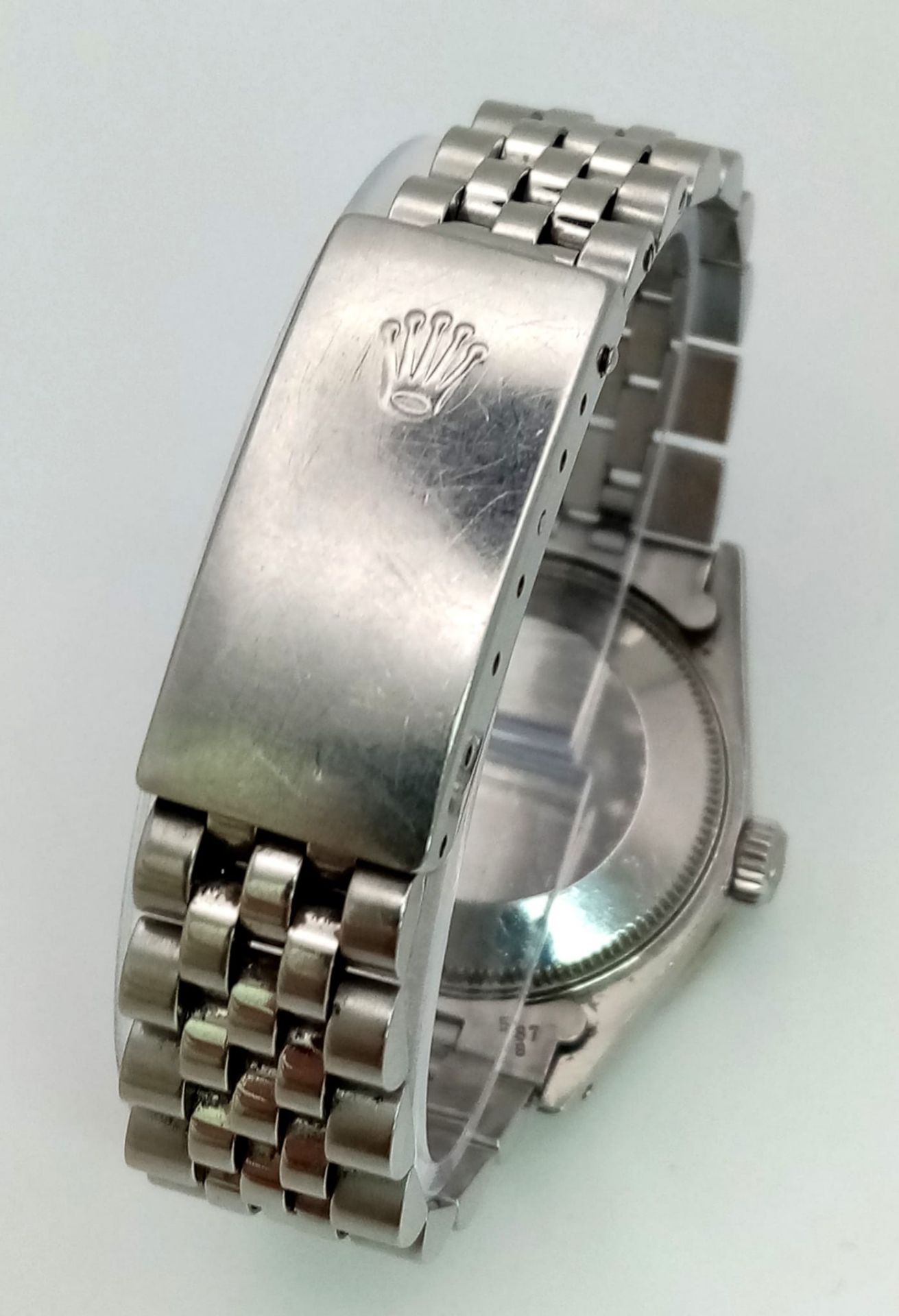 A ROLEX LADIES OYSTER PERPETUAL WRIST WATCH IN STAINLESS STEEL WITH DIAMOND BEZEL AND NUMERALS. - Image 6 of 9