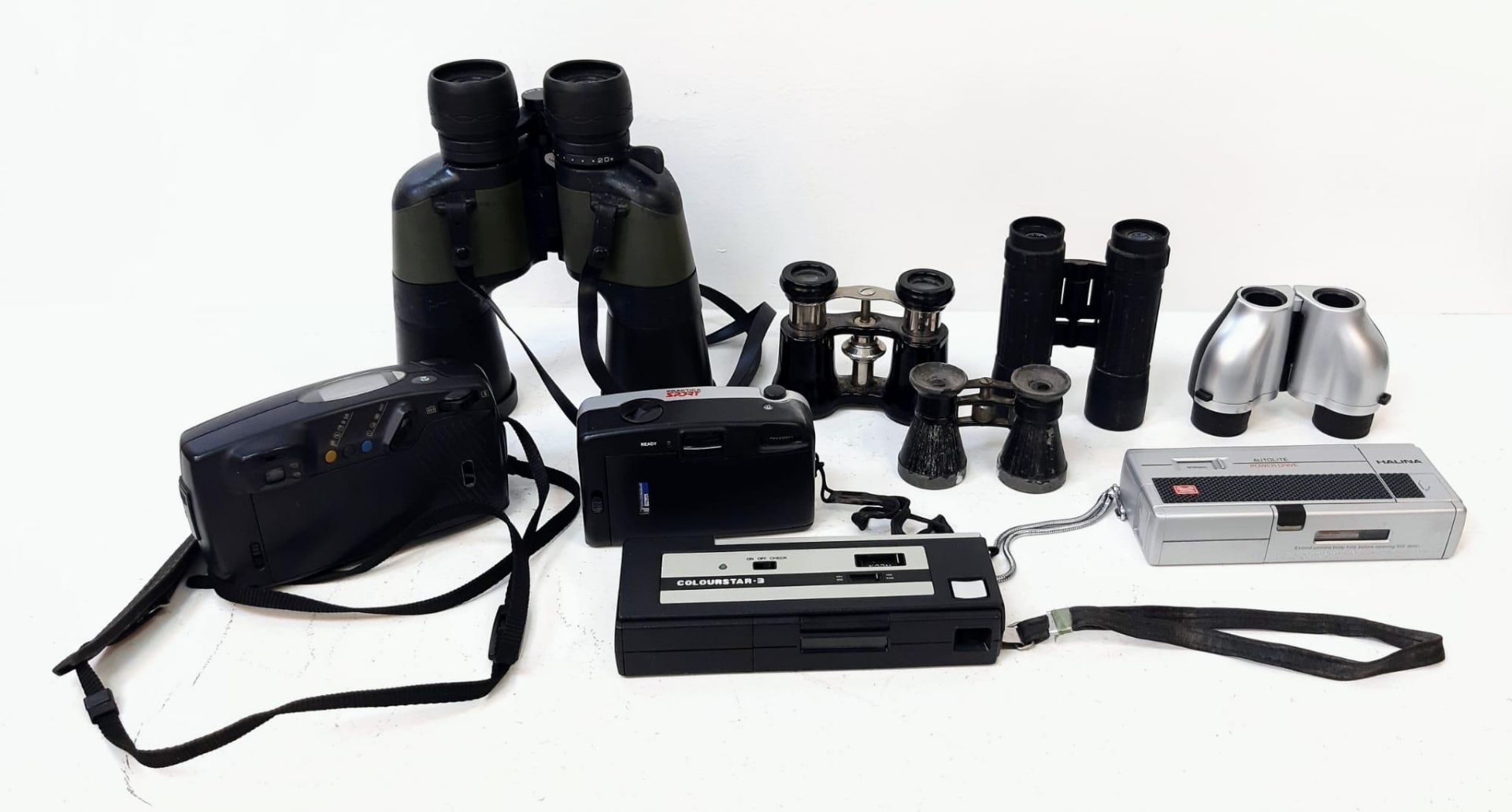 Five Vintage Pairs of Binoculars and Four Vintage Cameras. - Bild 5 aus 5