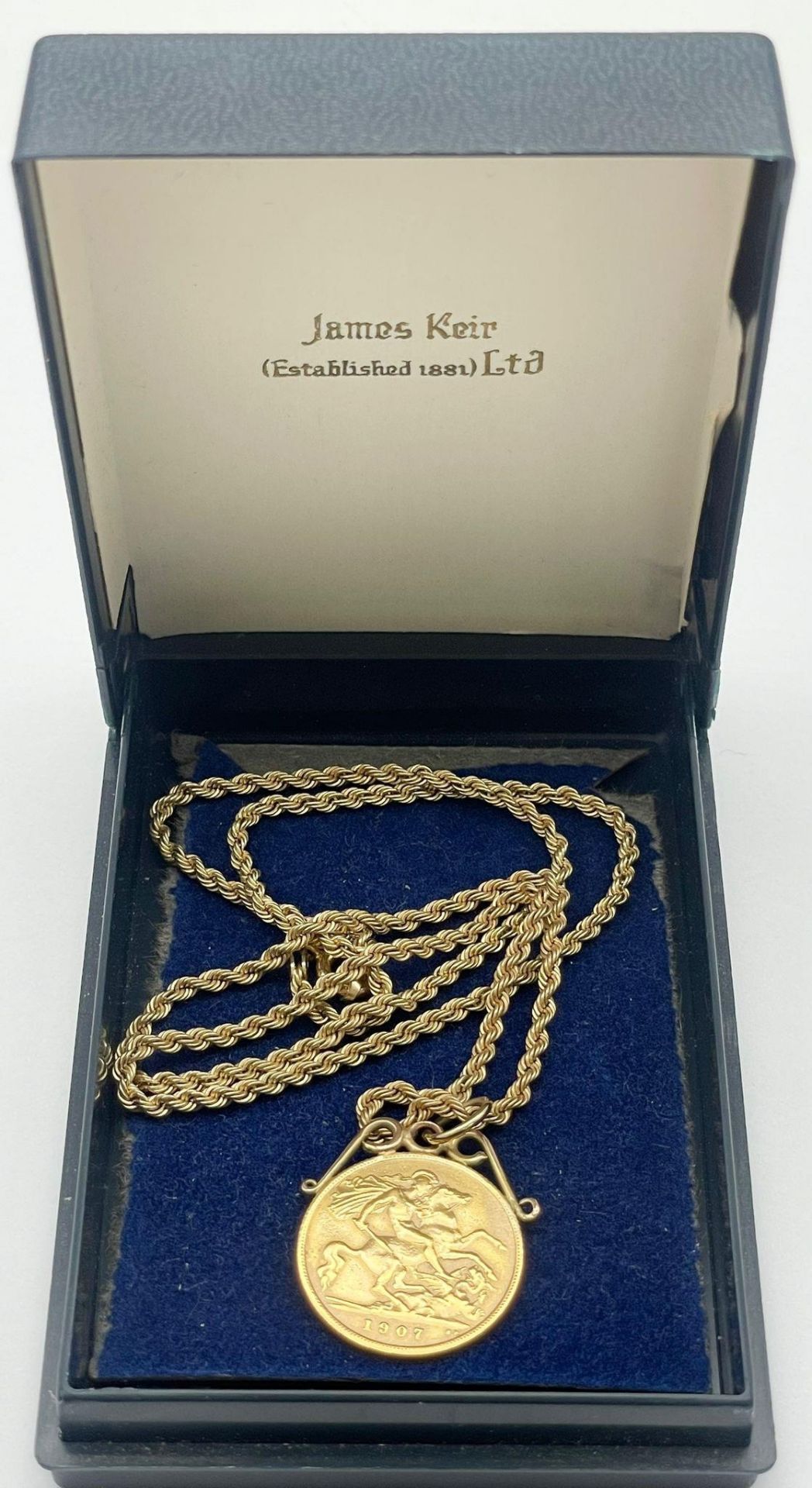 A 1907 22K Gold Edward VII Half Sovereign Pendant on a 9K Yellow Gold Rope Necklace. 25mm and - Bild 5 aus 5