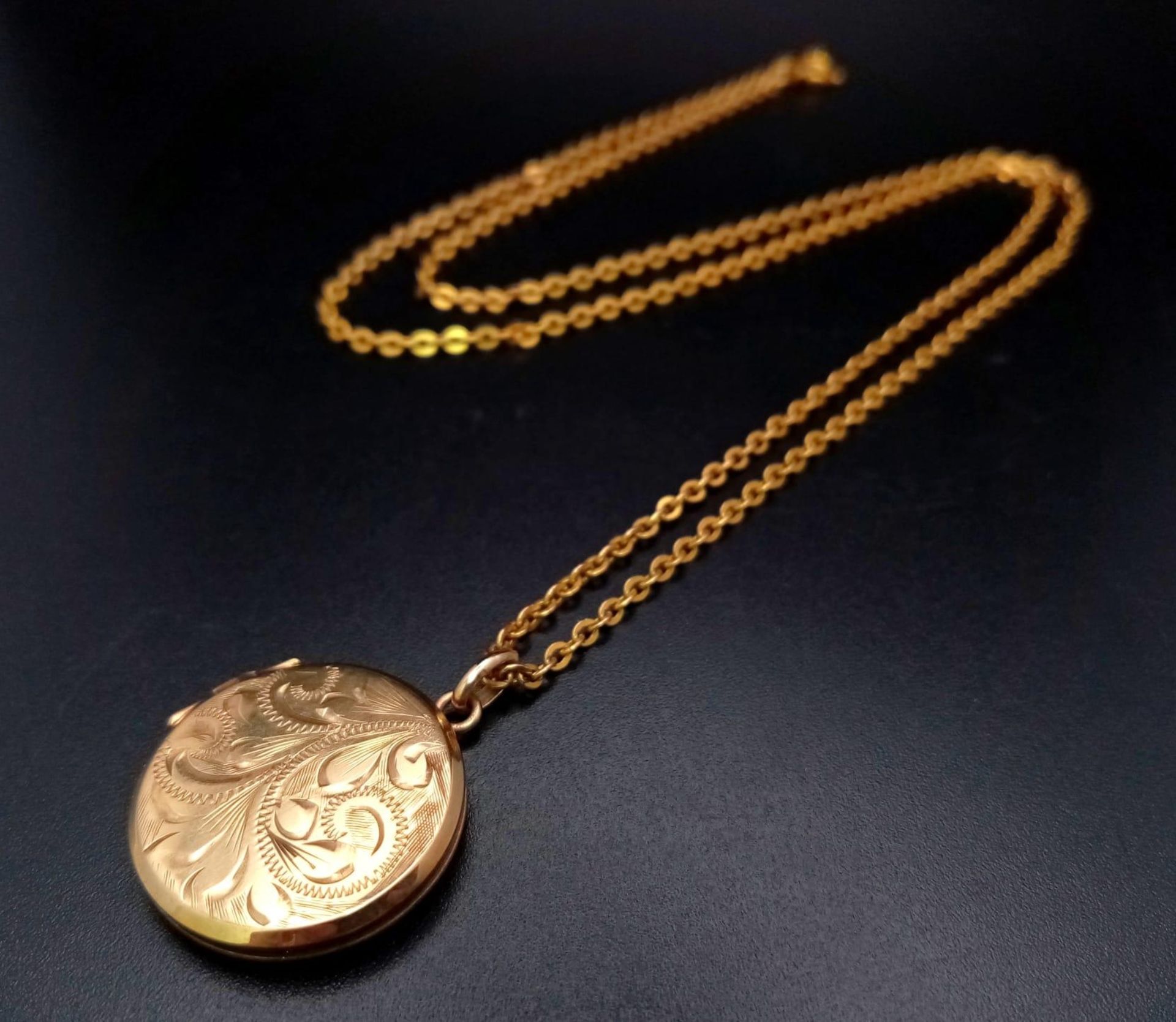 A Vintage 9K Yellow Gold Locket on a 9K Yellow Gold Necklace. 20mm pendant diameter. 52cm length.