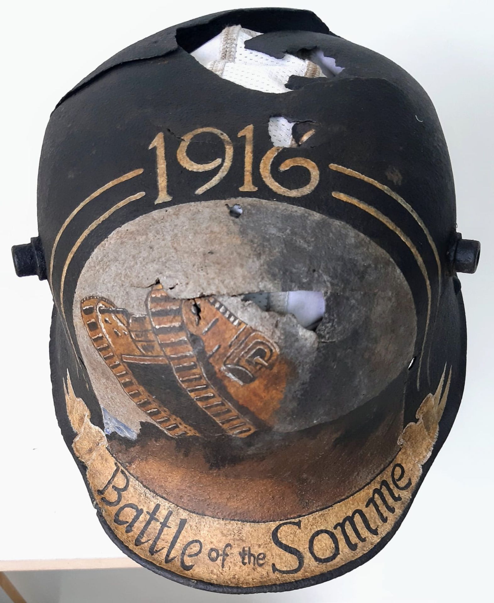 WW1 German M16 Stahlhelm found on the Somme. With post war memorial painting. - Image 9 of 12