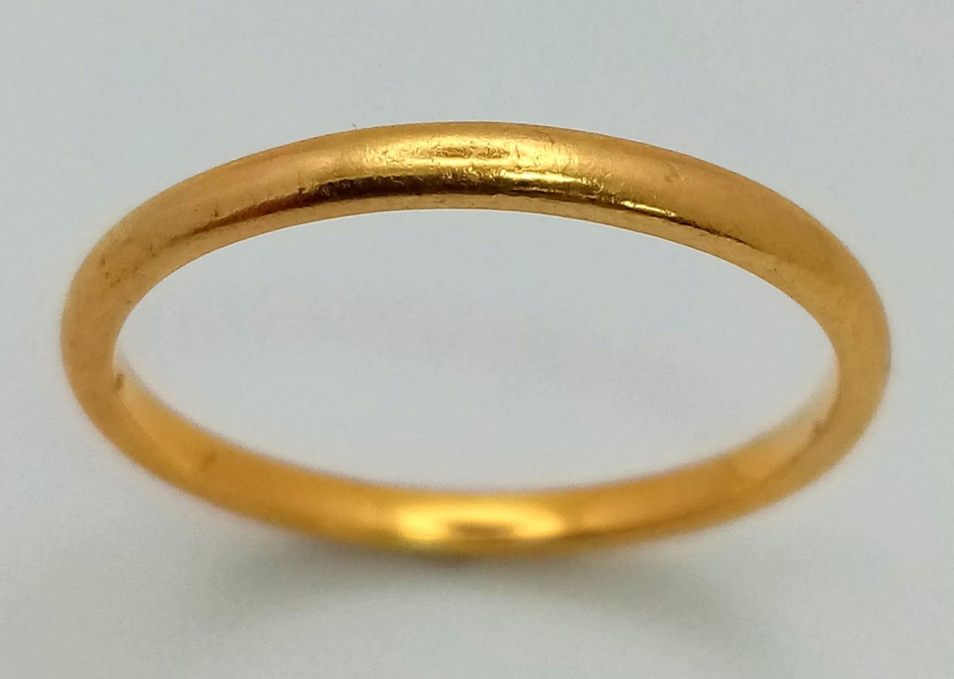 A Vintage 22K Yellow Gold Thin Band Ring. Size M. 1.84g - Image 2 of 4