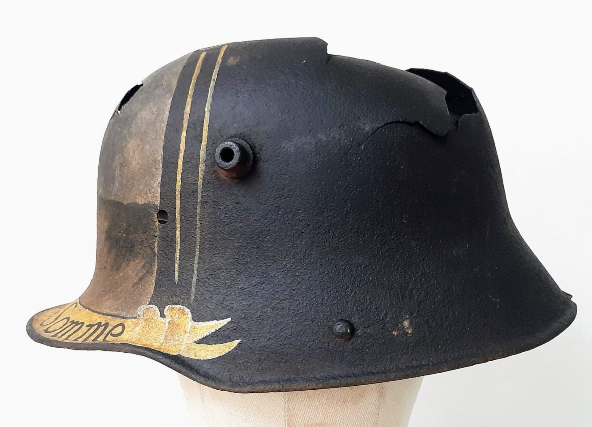 WW1 German M16 Stahlhelm found on the Somme. With post war memorial painting. - Image 2 of 12