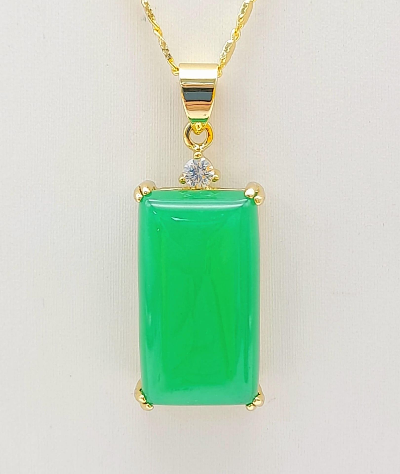 Jade Jewellery Set Including: Earrings, Ring - Size P and Pendant - 3.5cm with gilded necklace. - Image 4 of 10