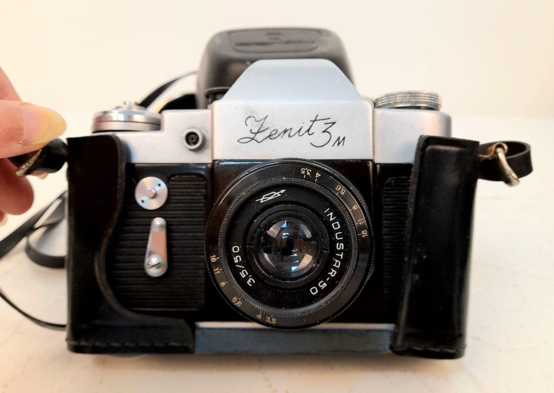 A Selection of Four Vintage Cameras and a Light Meter. - Image 6 of 10