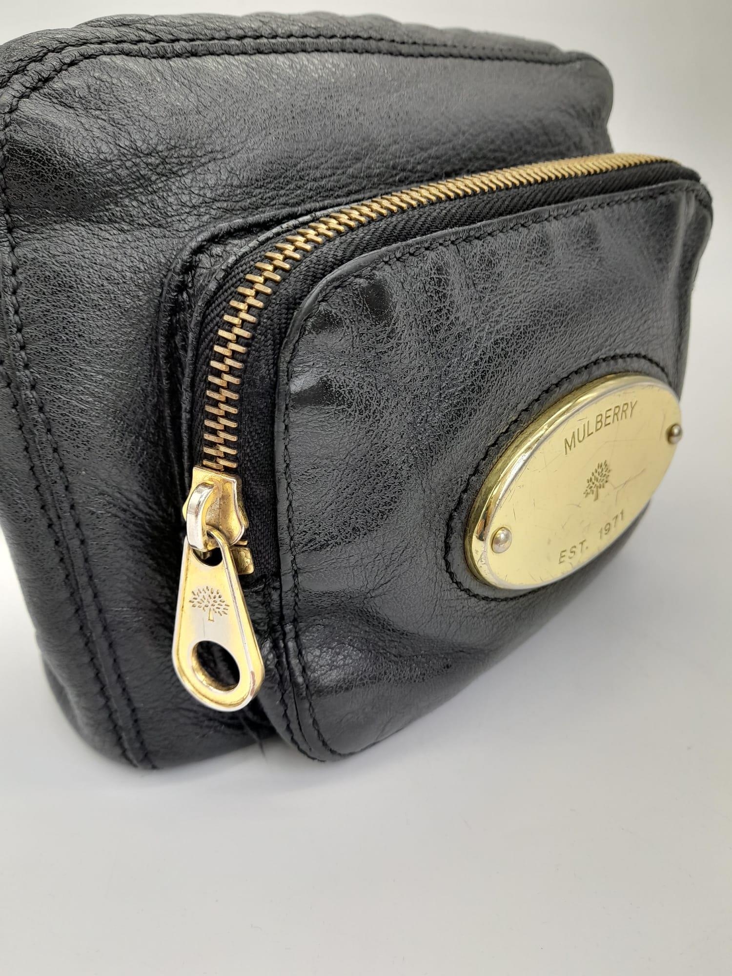 A MULBERRY DOUBLE ZIP SMALL SHOULDER BAG IN SOFT BLACK LEATHER. SEE PHOTO'S FOR CONDITION.. - Image 4 of 6