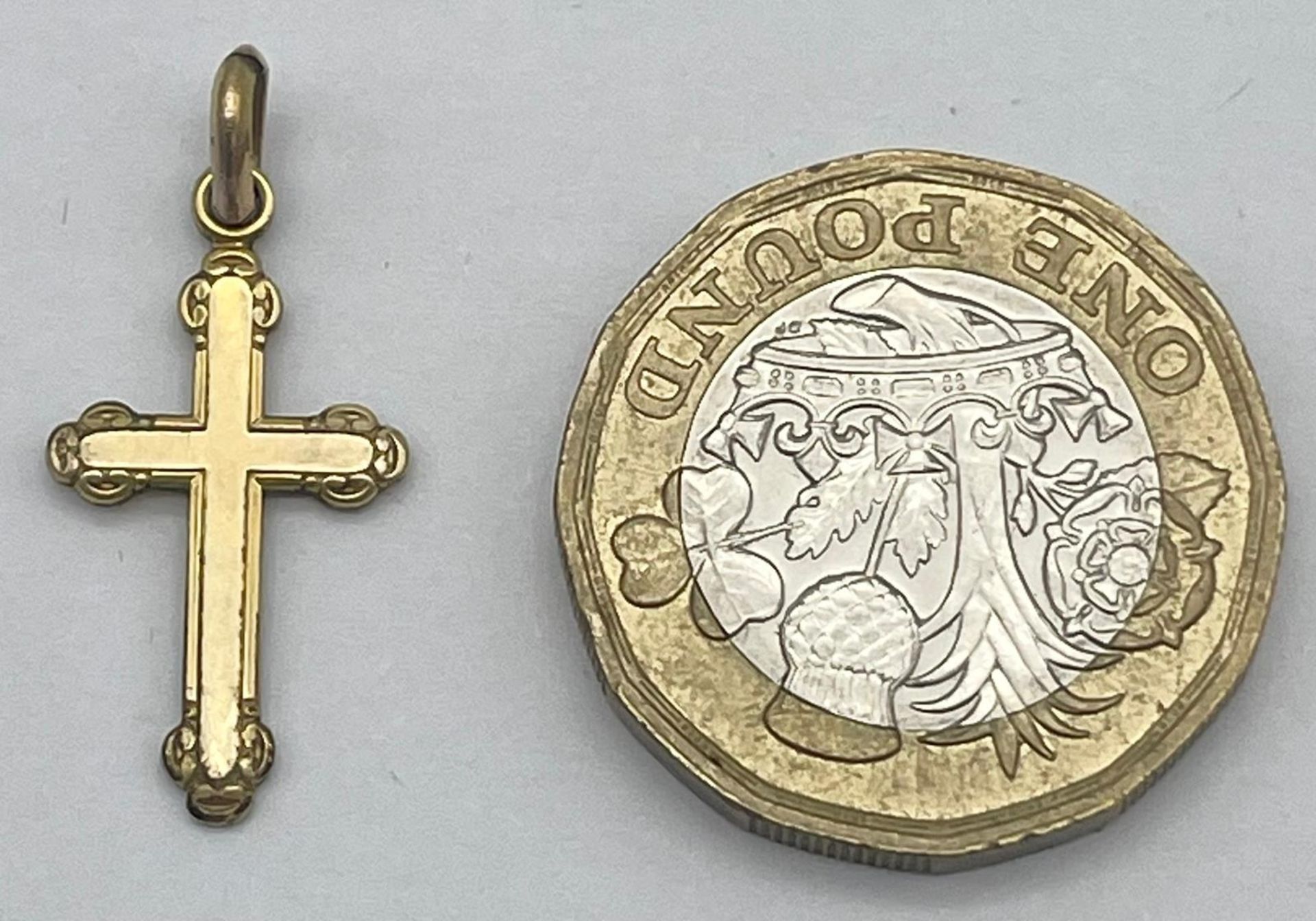 A Vintage 9K Yellow Gold Cross Pendant or Charm. 0.7g - Bild 3 aus 4