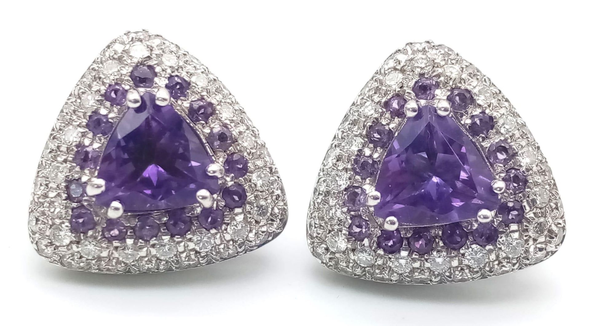 A FABULOUS 18K WHITE GOLD DIAMOND AND AMETHYST RING WITH MATCHING EARRINGS . 35.5gms - Bild 8 aus 12