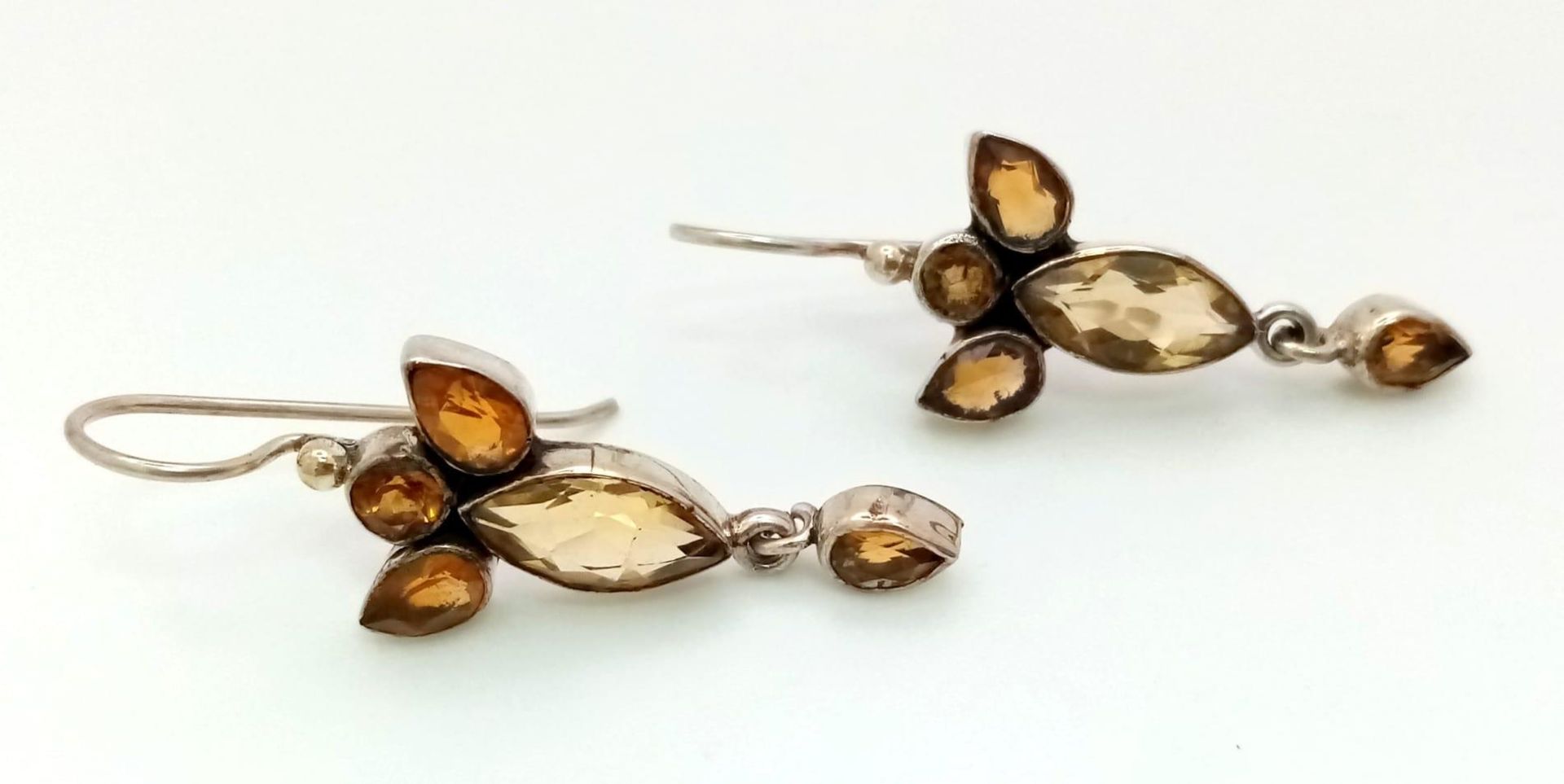 A Vintage Pair of Art Deco Design Citrine Set Sterling Silver Earrings 4cm Length - Bild 2 aus 4