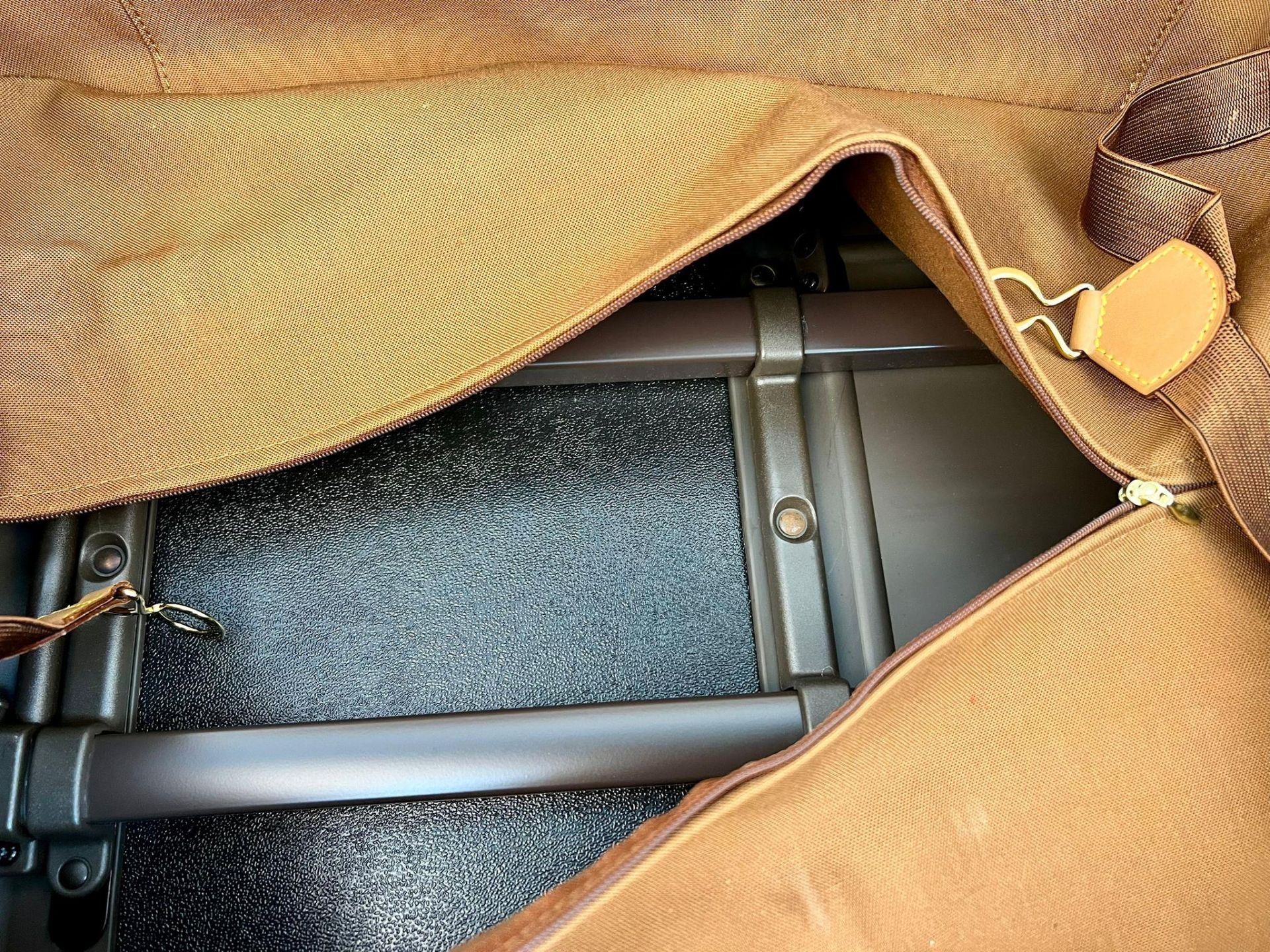 A Louis Vuitton Pegase Trolley Cabin Suitcase. Monogram LV canvas exterior with large open pocket. - Bild 9 aus 9