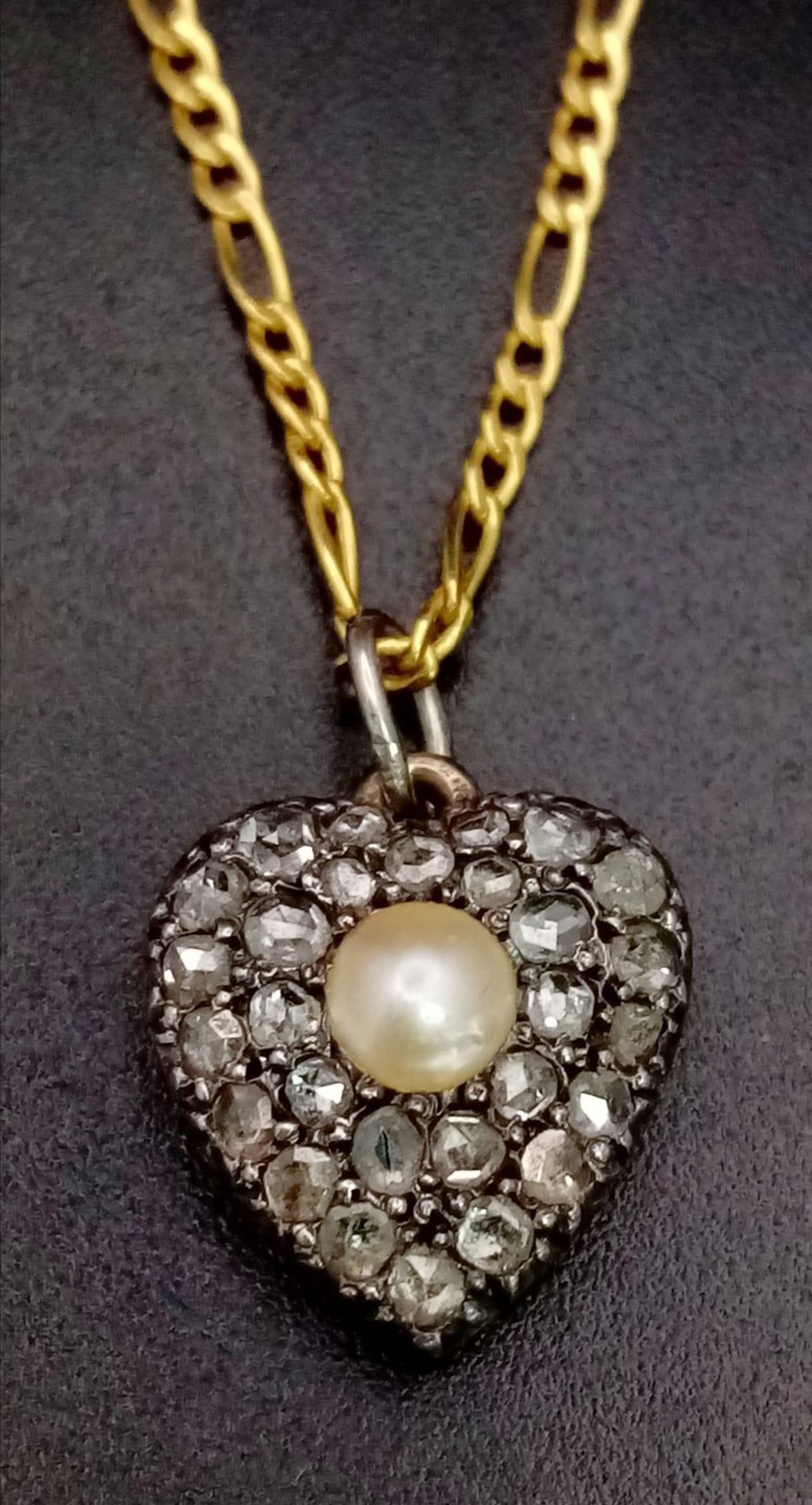 A Vintage Diamond and Pearl Heart Pendant Set in Rose Gold on an Italian 9K Yellow Gold Figaro - Image 2 of 6