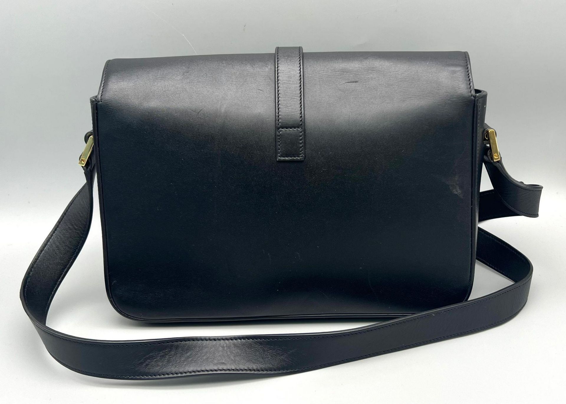 A Yves Saint Laurent (YSL) Black Leather Shoulder/Cross-body Bag. Adjustable shoulder strap. Gold- - Bild 3 aus 7