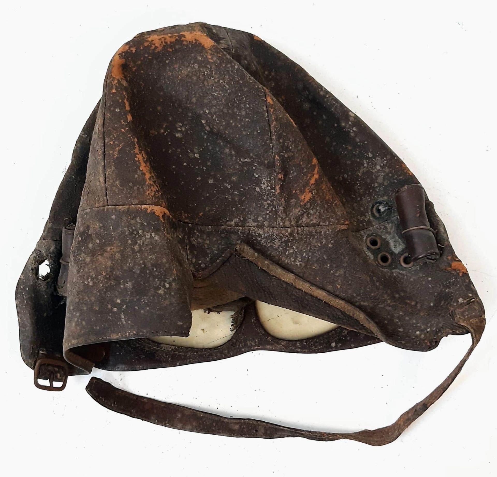 A WW1 Flying Helmet and Attached Goggles. Not in the best shape but please see photos. - Image 2 of 3