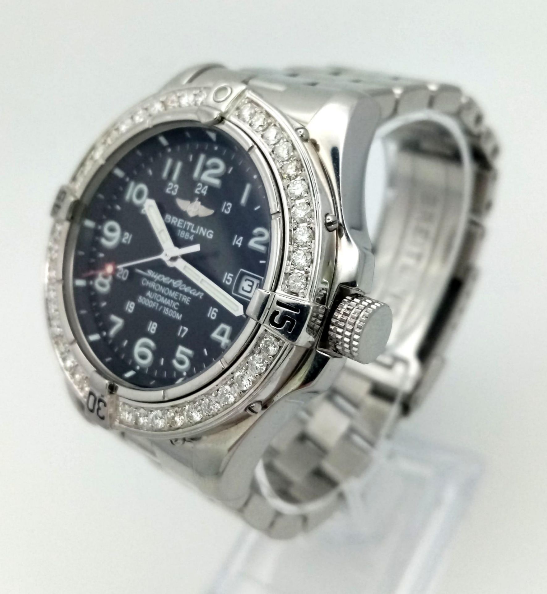 A Breitling SuperOcean Chronometer Automatic Gents Watch. Stainless steel strap and case - 42mm.