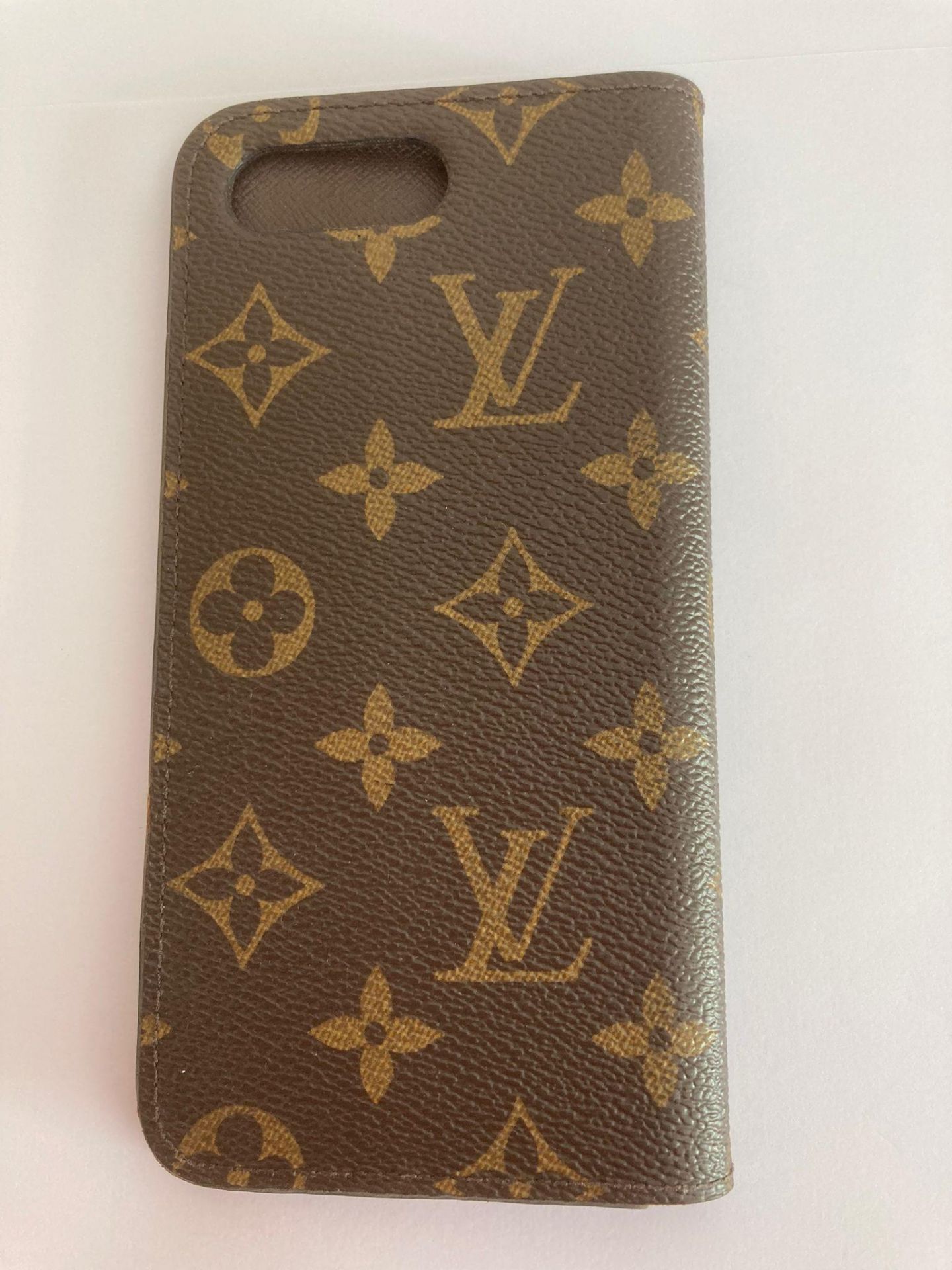 Genuine LOUIS VUITTON folio phone case for iPhone 7 or similar. Finished in brown leather with the - Bild 2 aus 3