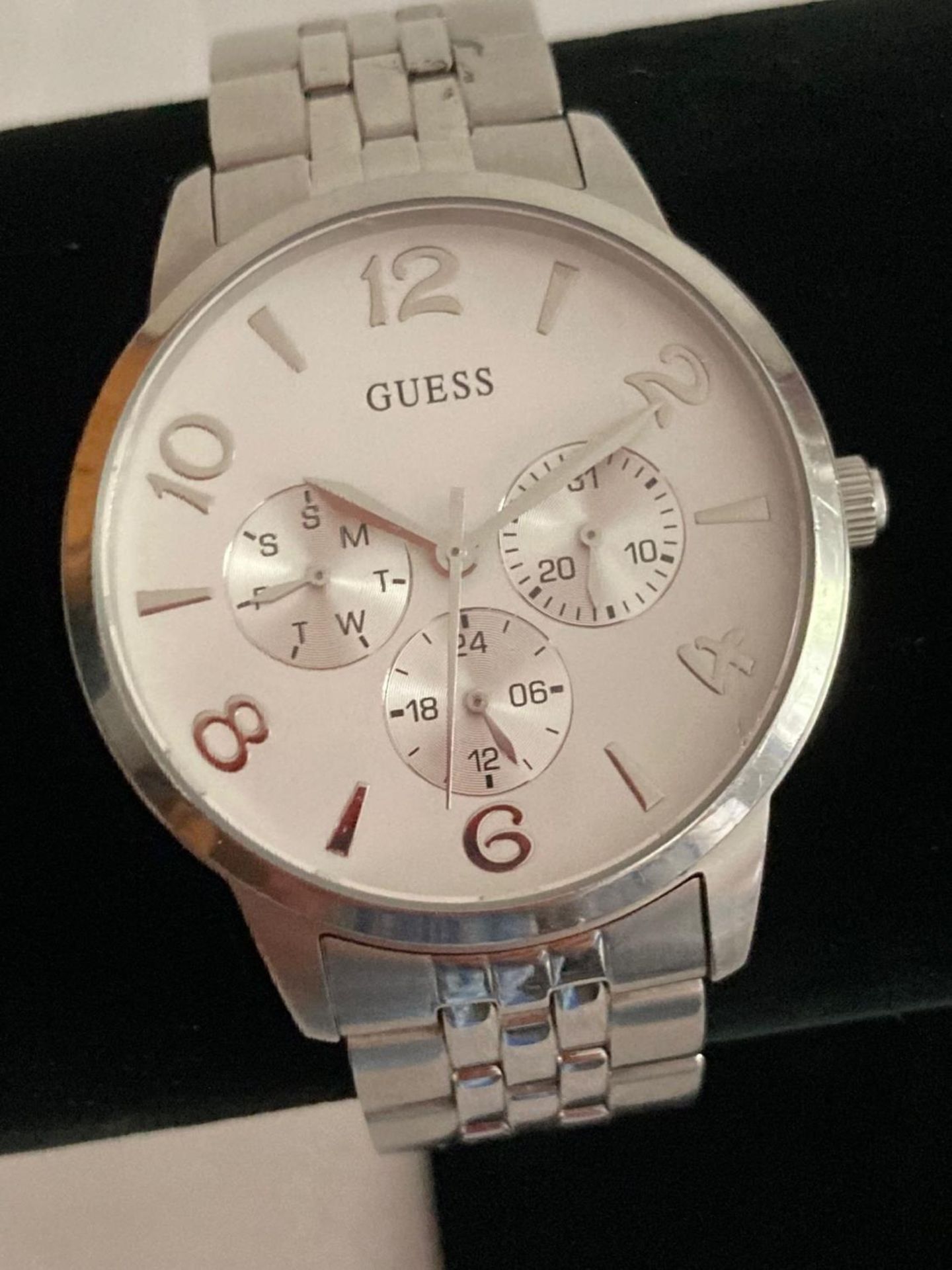 Gentlemans GUESS Quartz wristwatch, Multi- dial model in silver tone, having large circular white