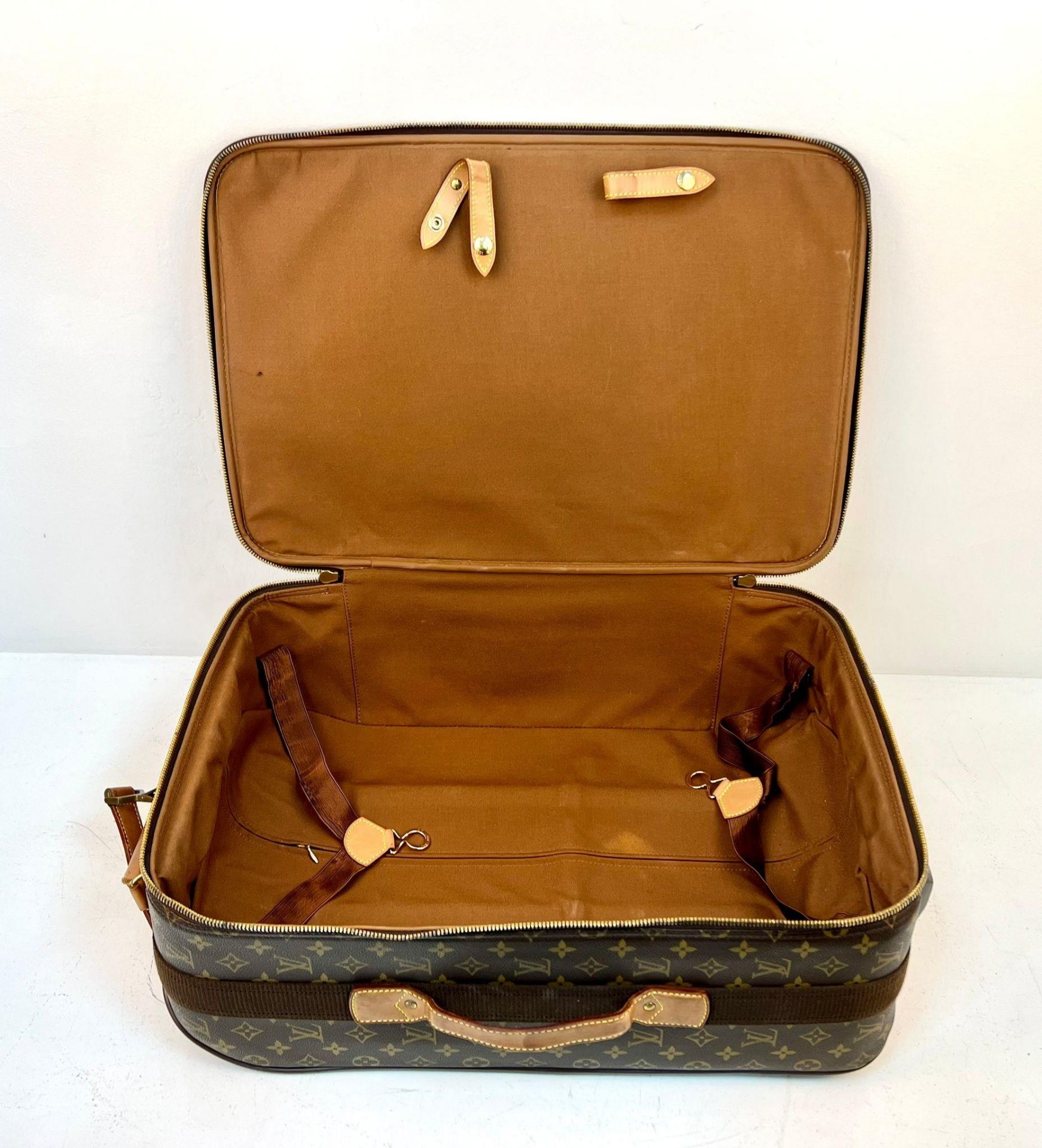 A Louis Vuitton Pegase Trolley Cabin Suitcase. Monogram LV canvas exterior with large open pocket. - Bild 8 aus 9