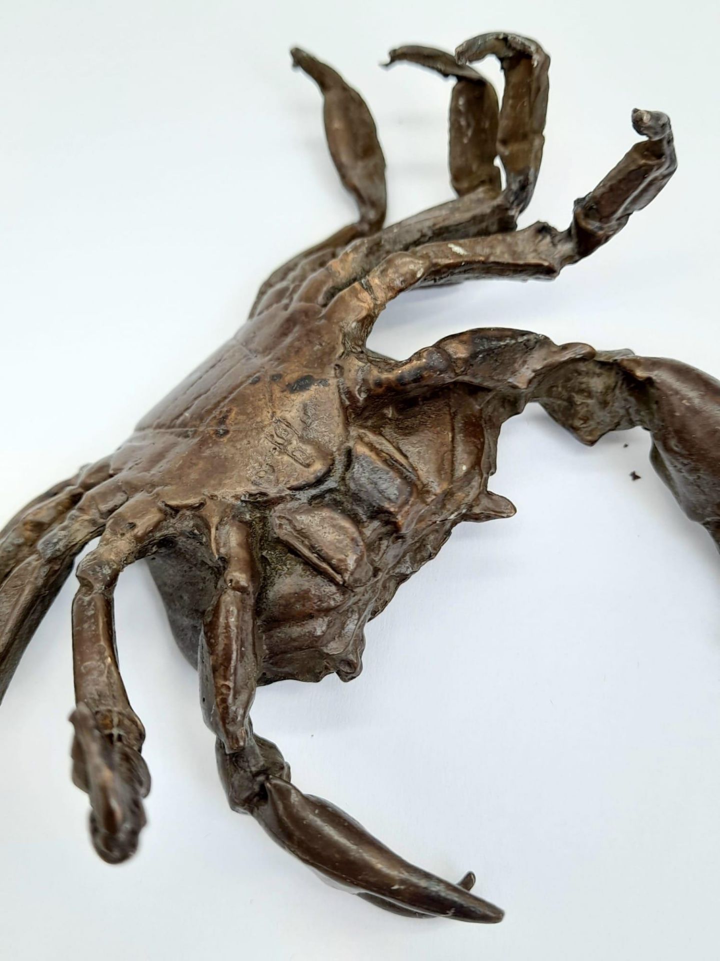 A majestic Japanese, highly detailed and very realistic bronze crab, presented in a mother of - Image 4 of 4