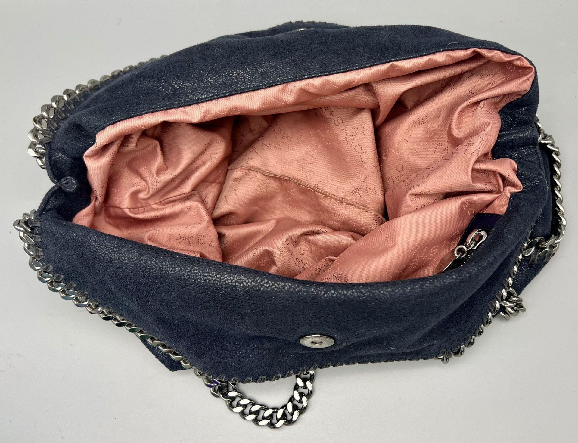 A Stella McCartney Falabella Shoulder/Tote Bag. Navy pvc with silver-tone heavy hardware. Monogram - Bild 6 aus 7