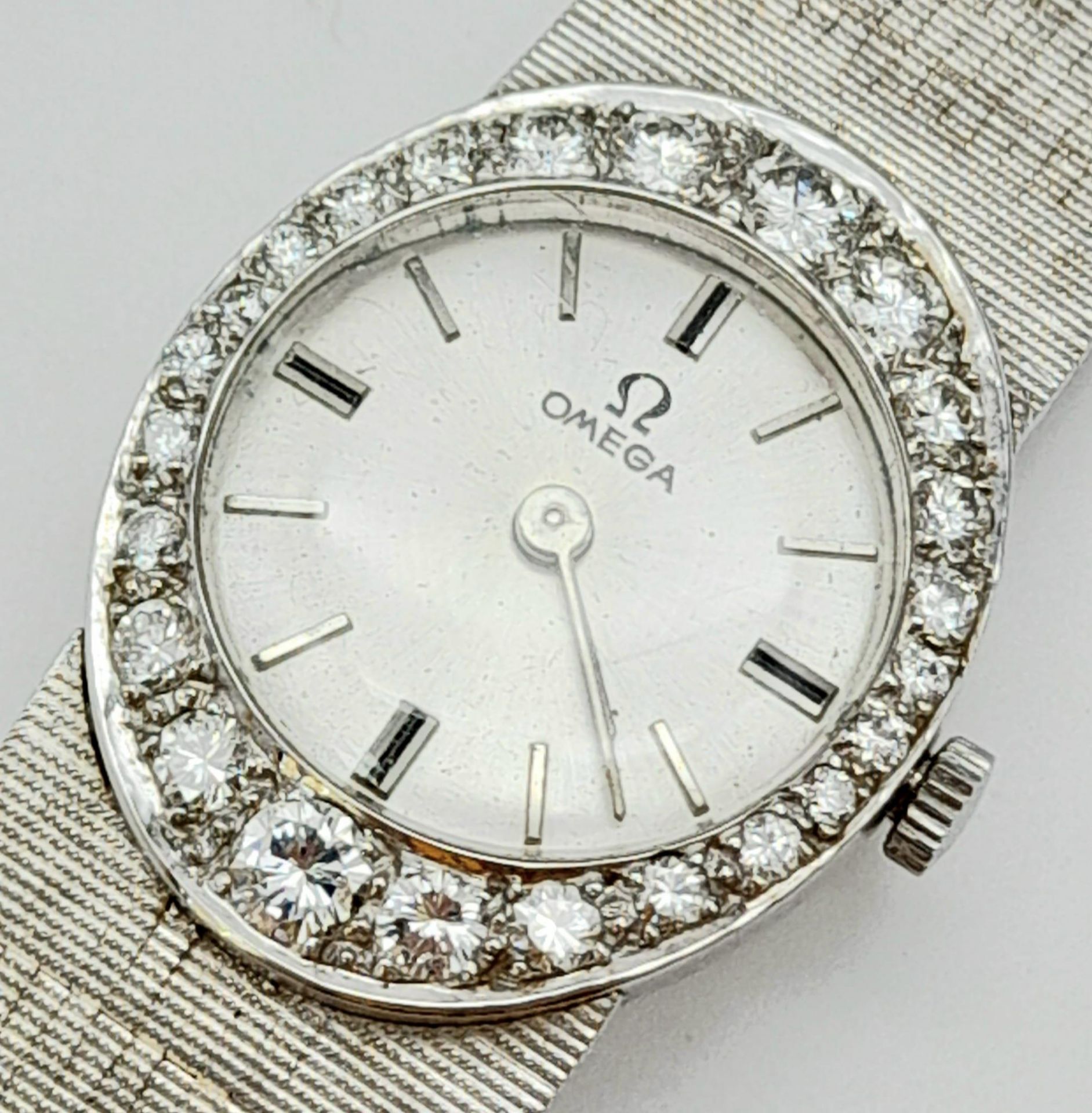 A Vintage 18K White Gold and Diamond Omega Ladies Watch. 18k gold bracelet and oval case - 21mm. - Bild 7 aus 7