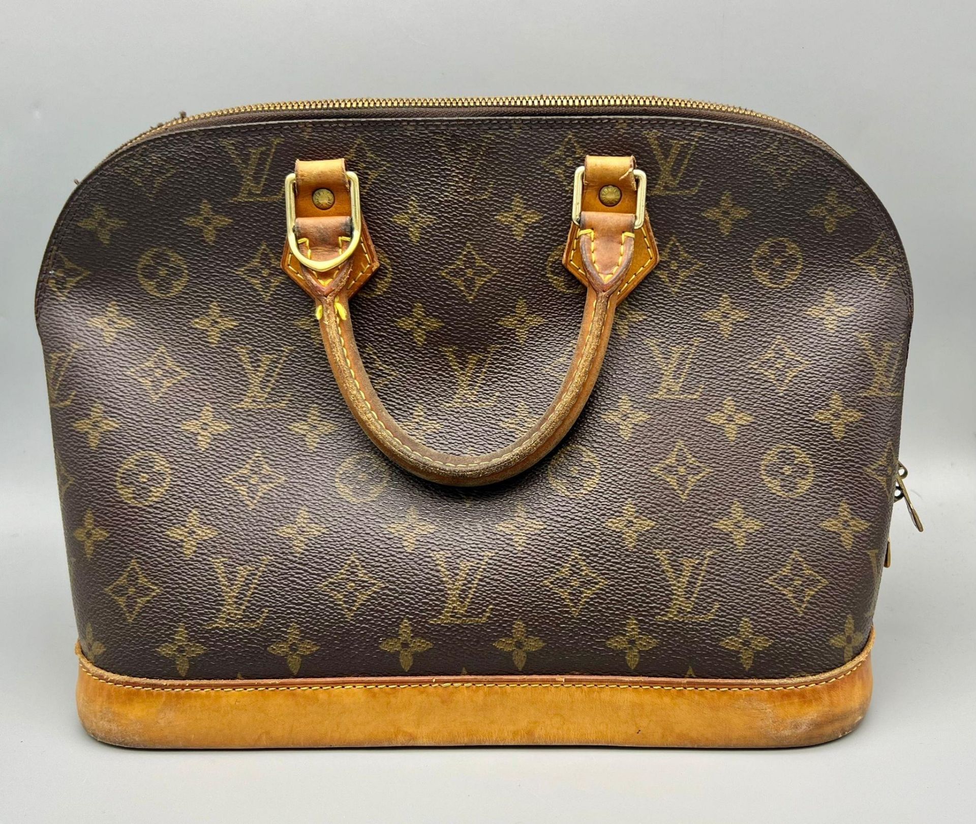 A Louis Vuitton Alma Monogram Canvas Bag. Brown leather handles with gilded lock and key. Brown - Bild 4 aus 7