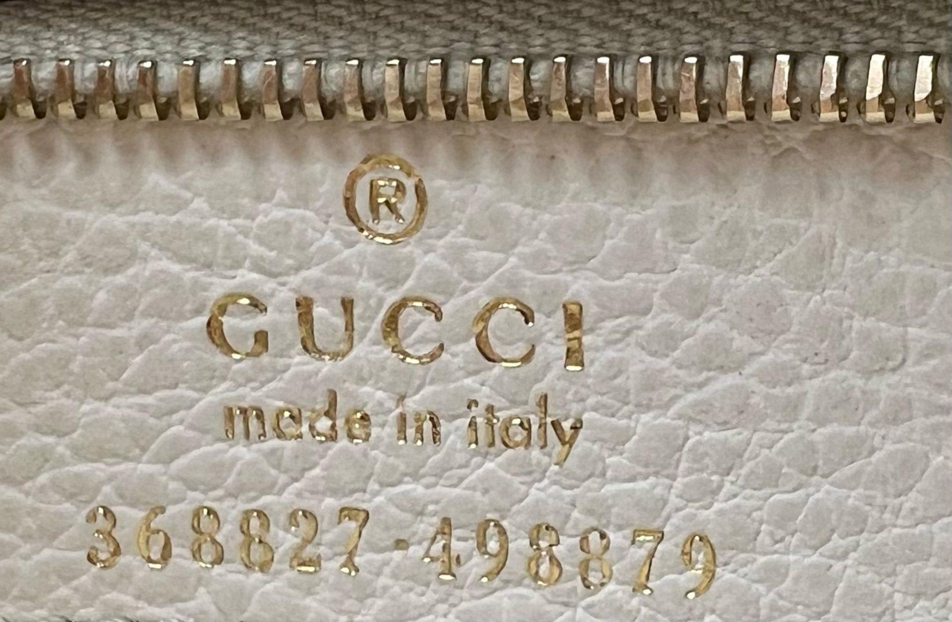 A Gucci Two-Way Ivory Leather Handbag. Handles and shoulder strap. Gilded hardware plus Gucci logo - Bild 7 aus 7