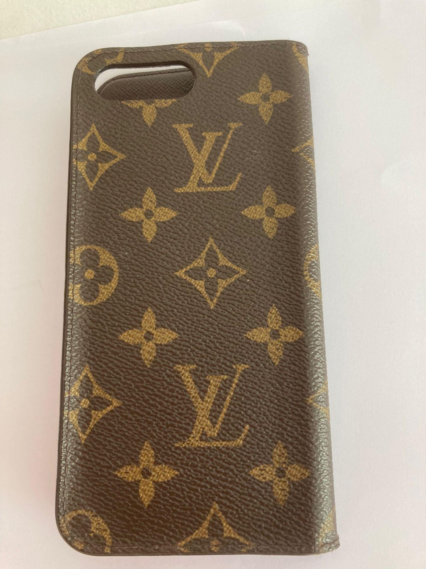 Genuine LOUIS VUITTON FOLIO phone case. Suitable for iPhone 7 or similar. Having the iconic LV - Bild 2 aus 2