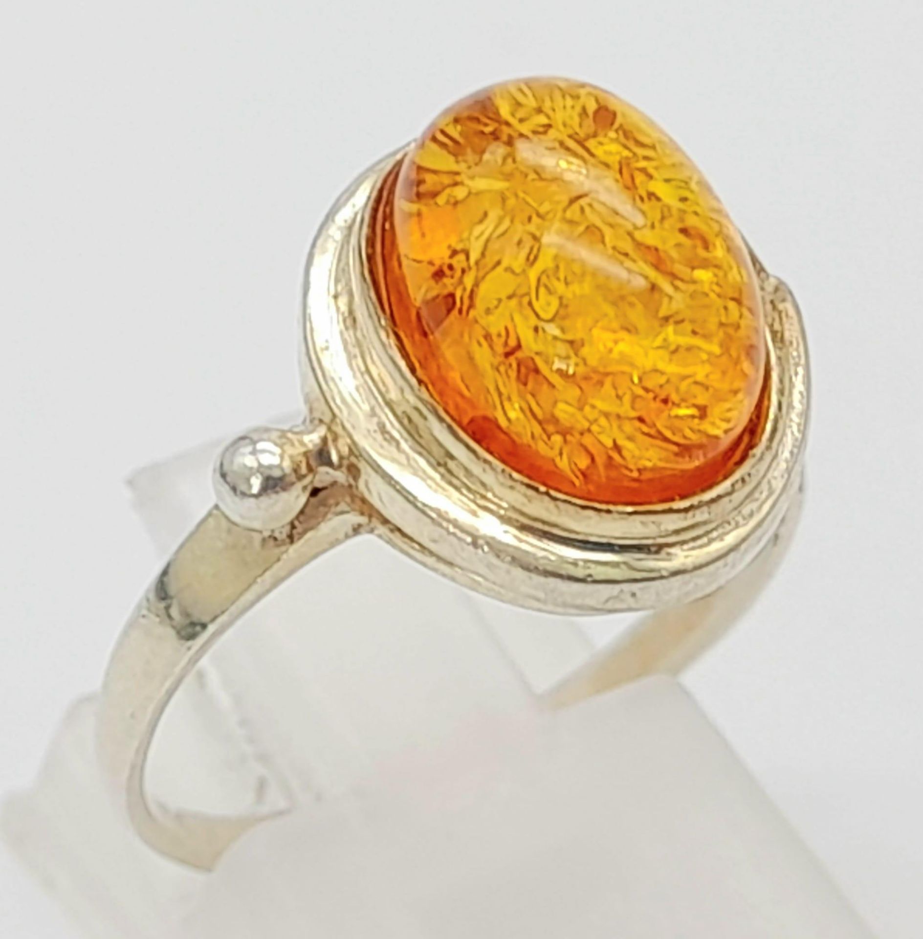 A Very Good Condition Modernist Design Sterling Silver Amber Cabochon Ring Size P. The Crown - Bild 2 aus 5