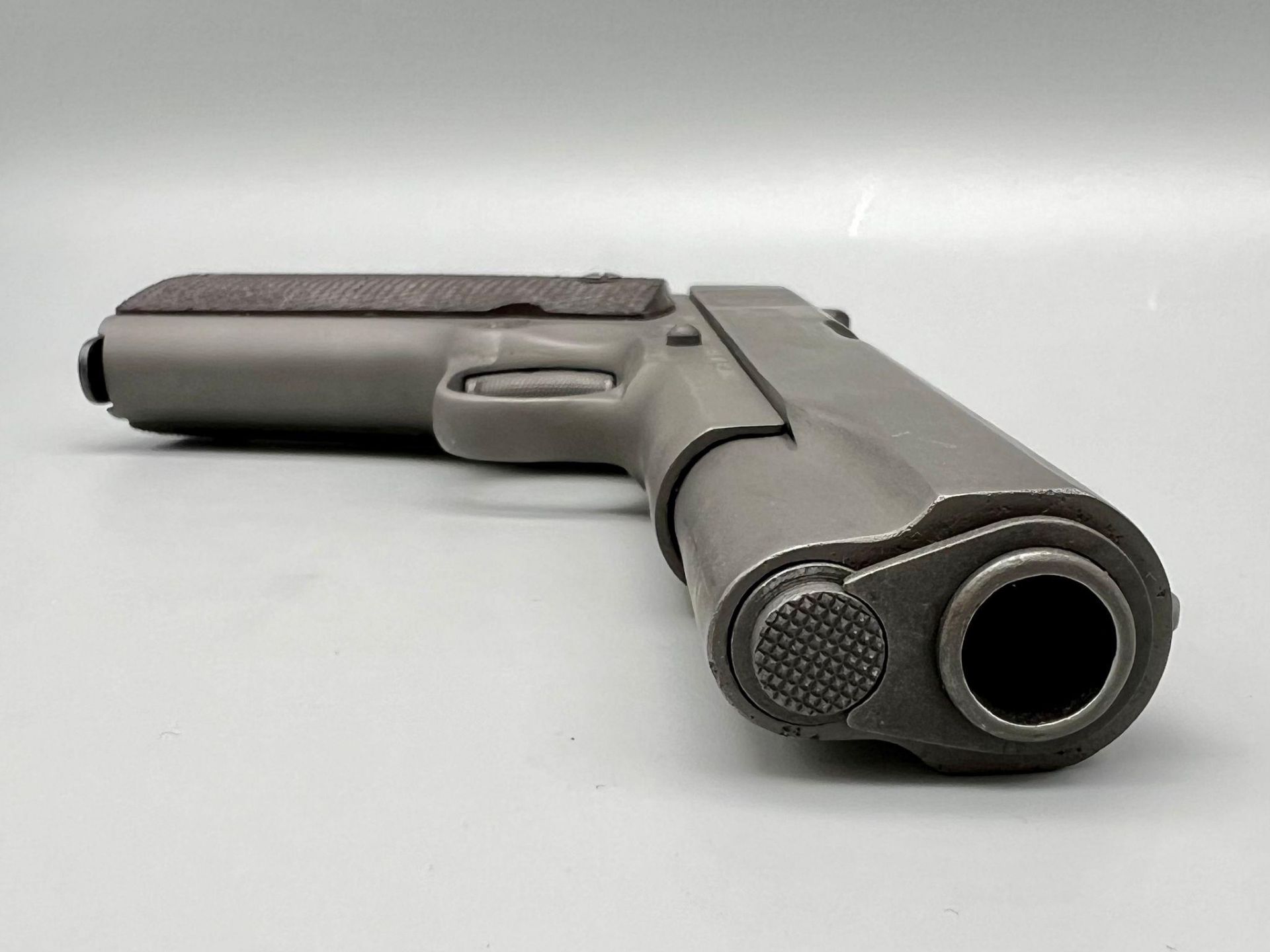 A Rare WW2 1943 Remington Rand M1911 Deactivated Pistol. This USA Army masterpiece has a .45 ACP and - Image 6 of 10