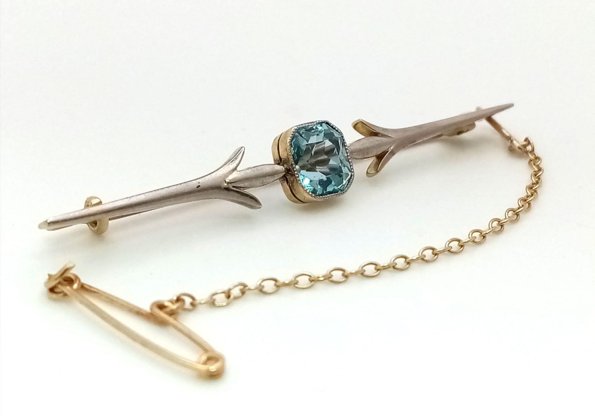 An antique 14 K yellow and white gold bar brooch with an aquamarine (3 carats appr.) and a safety